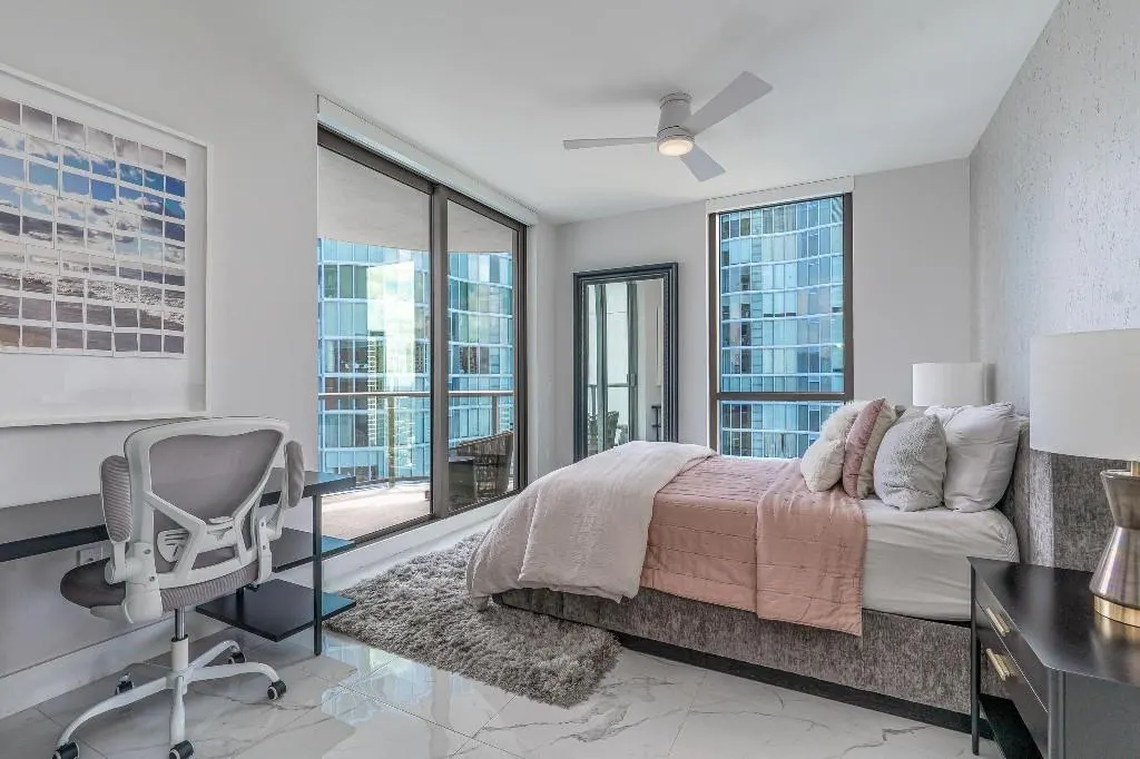 100 E Las Olas Blvd, #100