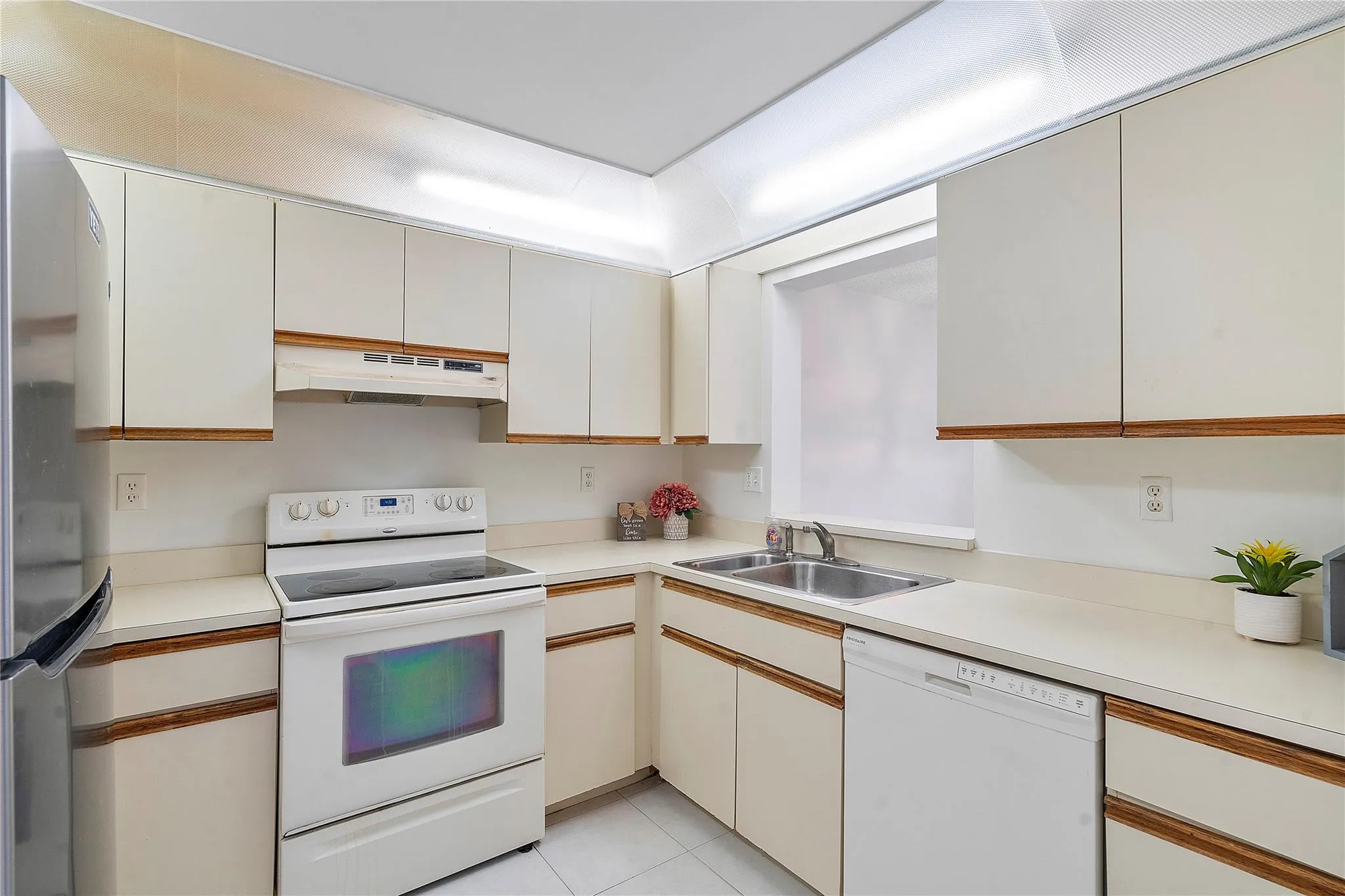 3213 NE 16th St, #110