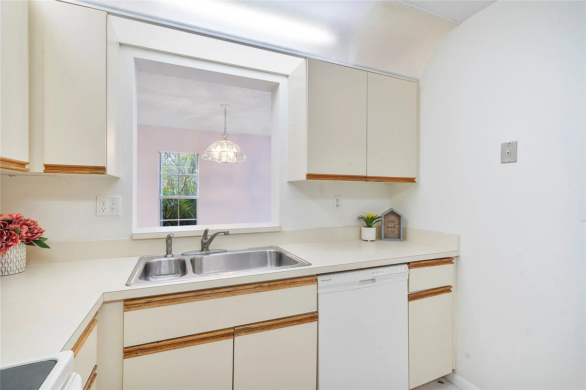 3213 NE 16th St, #110