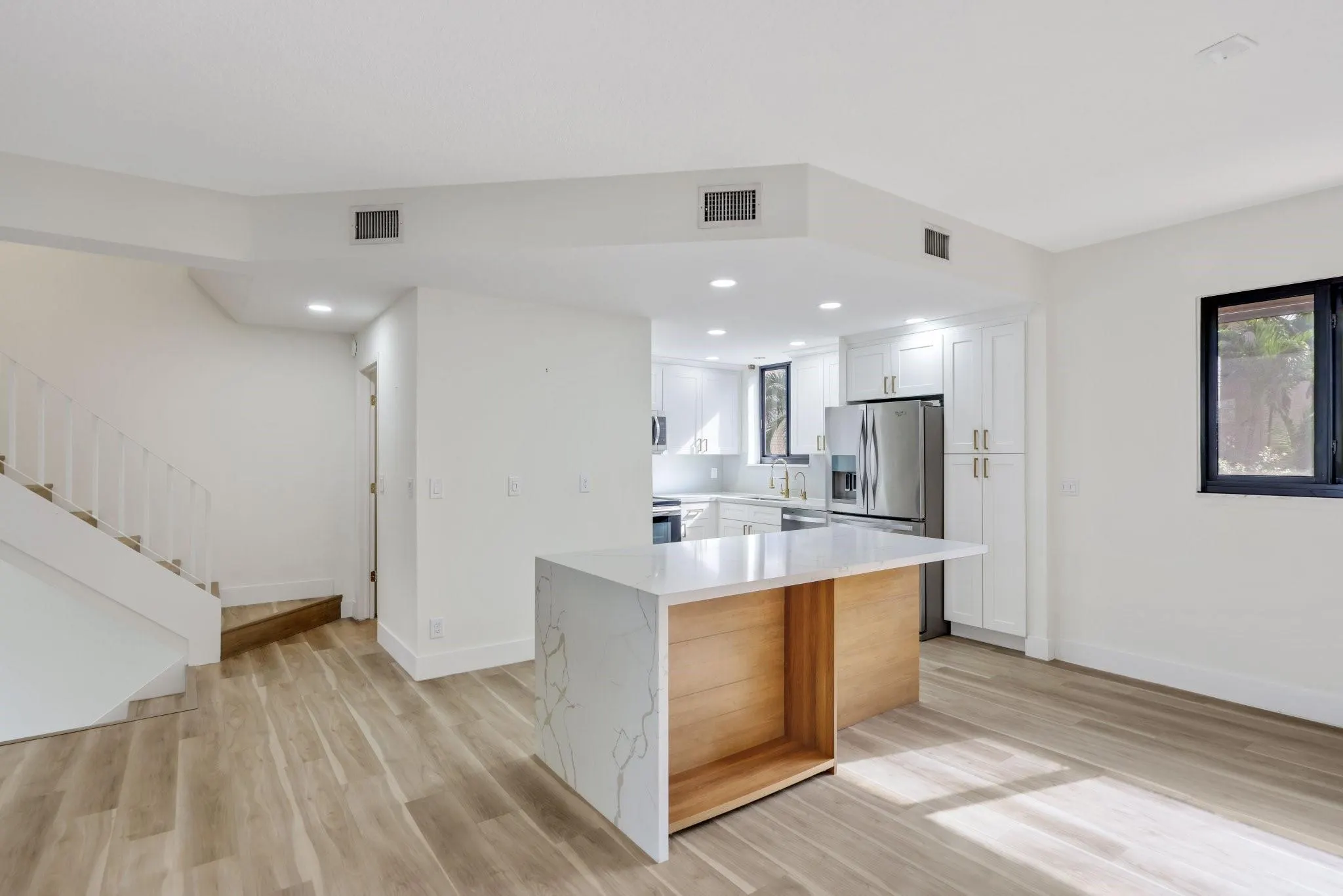1401 NE 9 ST, #23