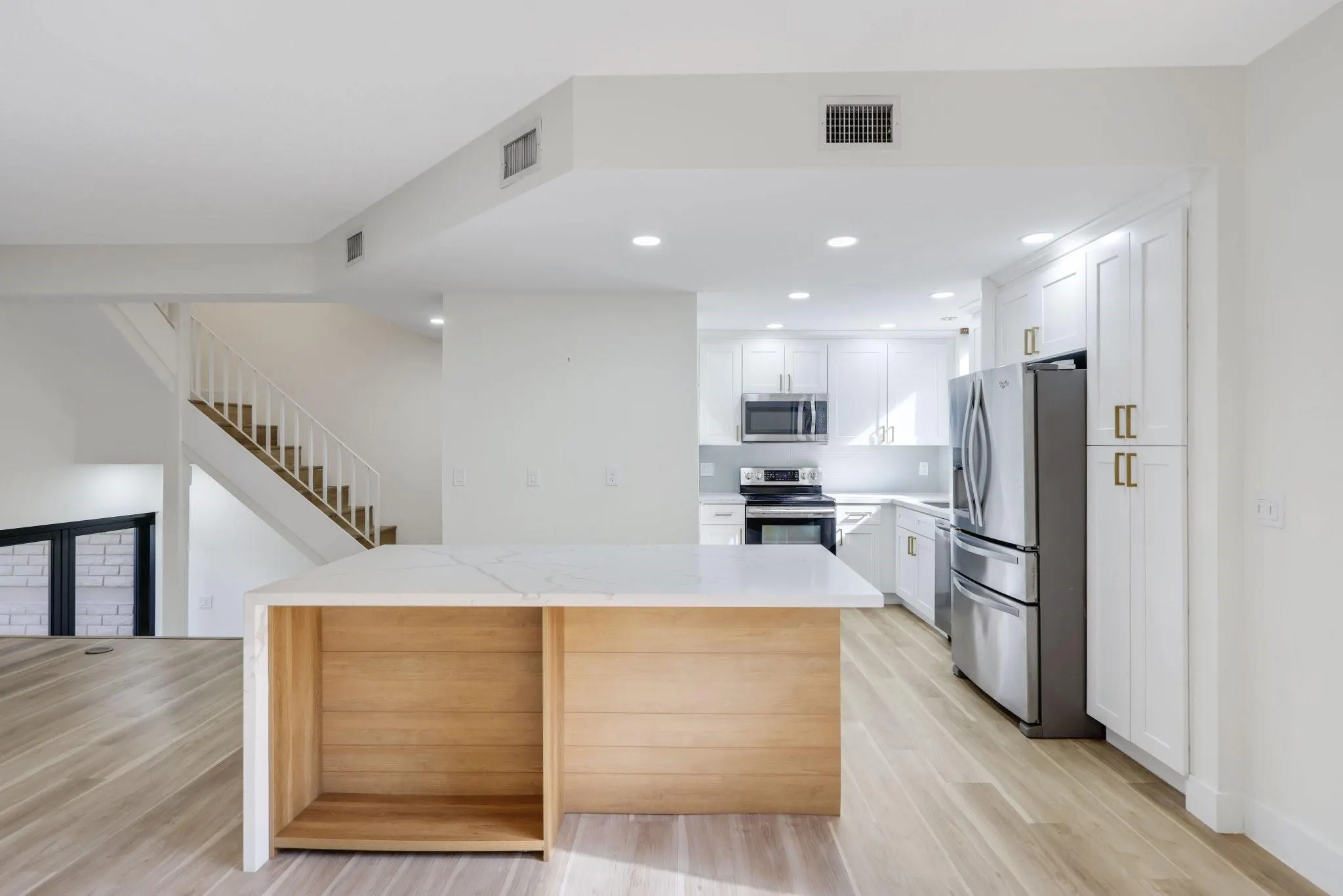 1401 NE 9 ST, #23