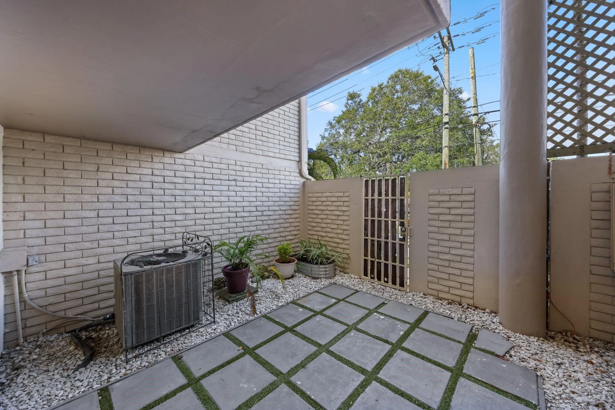 1401 NE 9 ST, #23