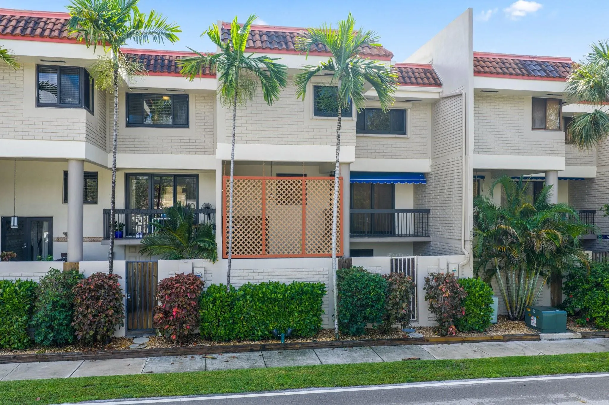 1401 NE 9 ST, #23