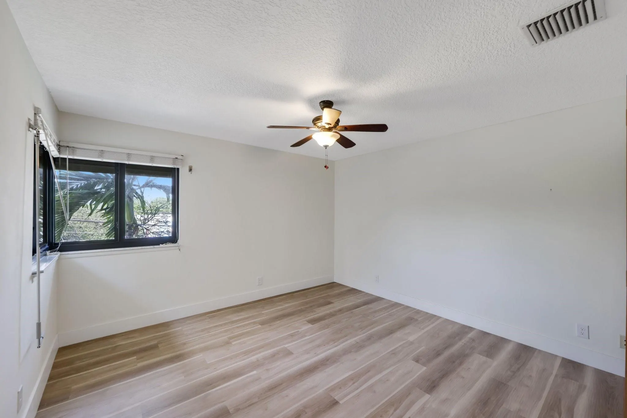 1401 NE 9 ST, #23