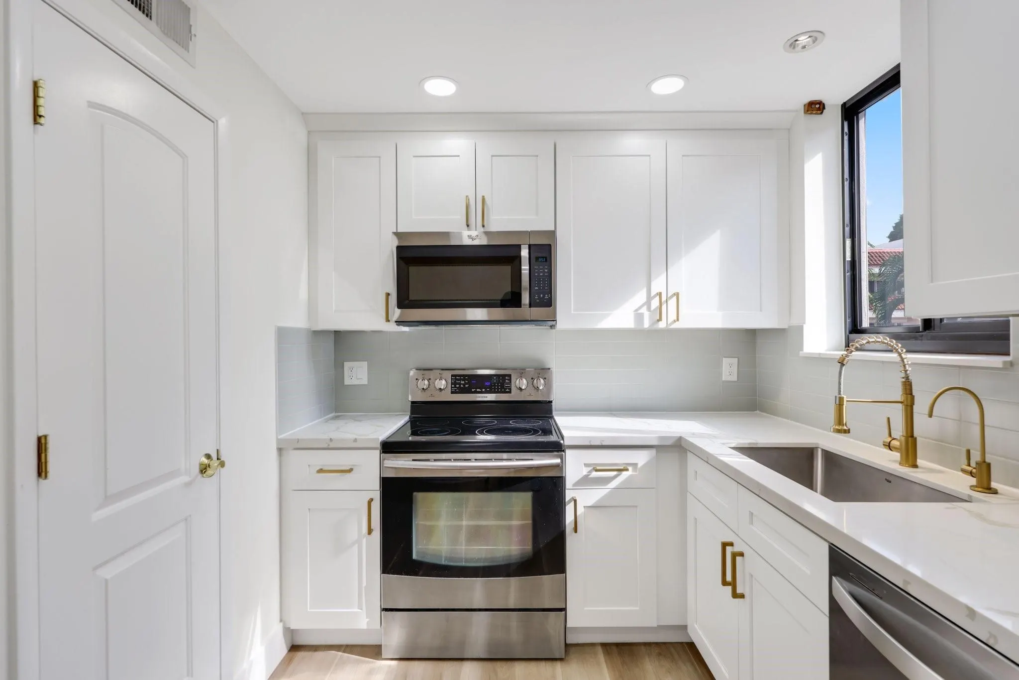 1401 NE 9 ST, #23
