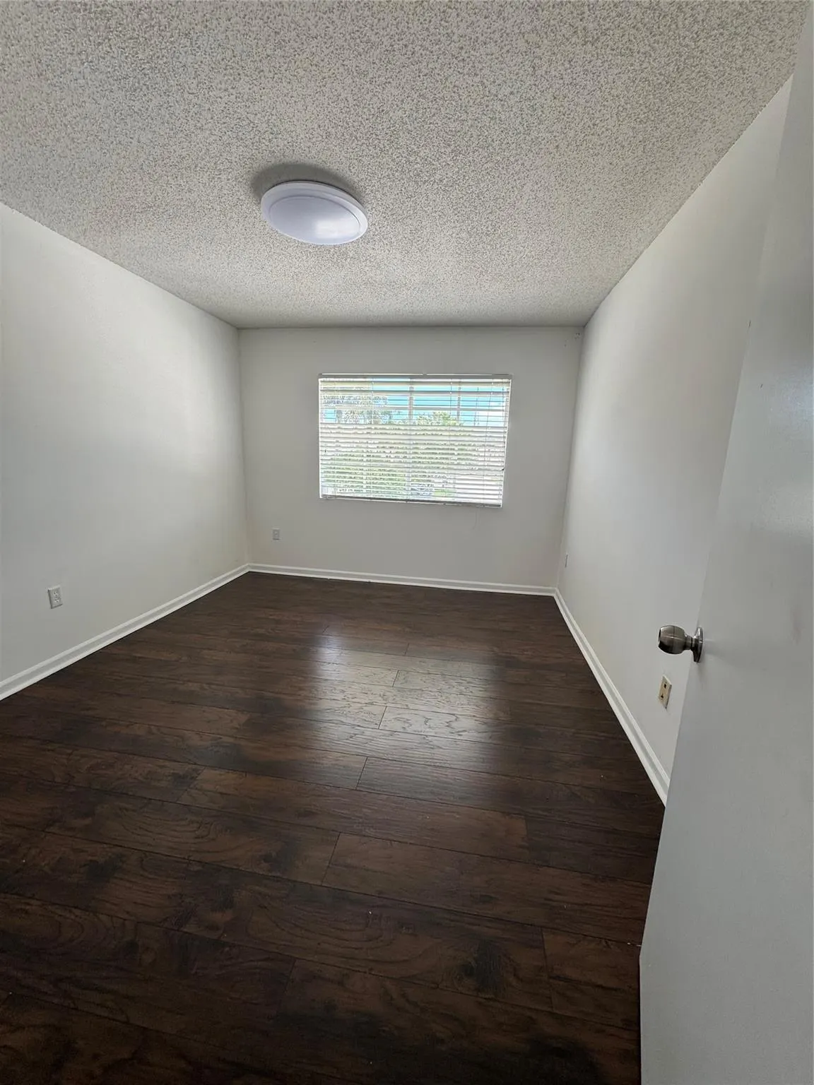 5906 NW 47th Ter