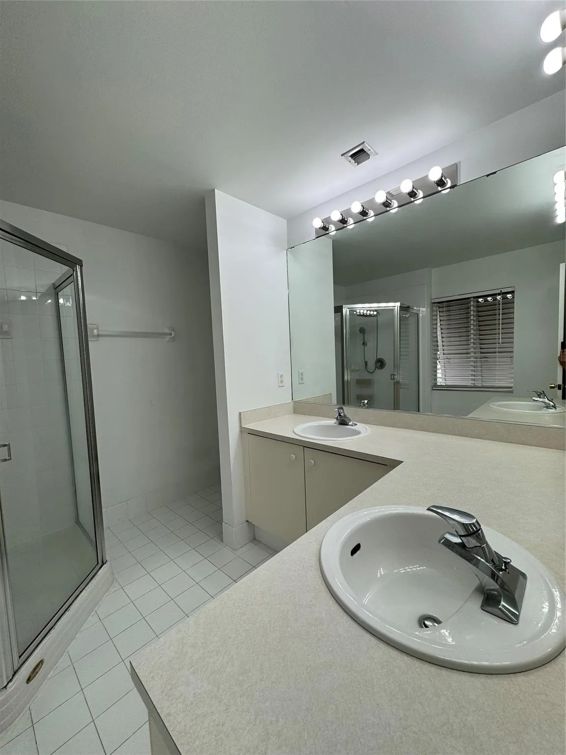5906 NW 47th Ter