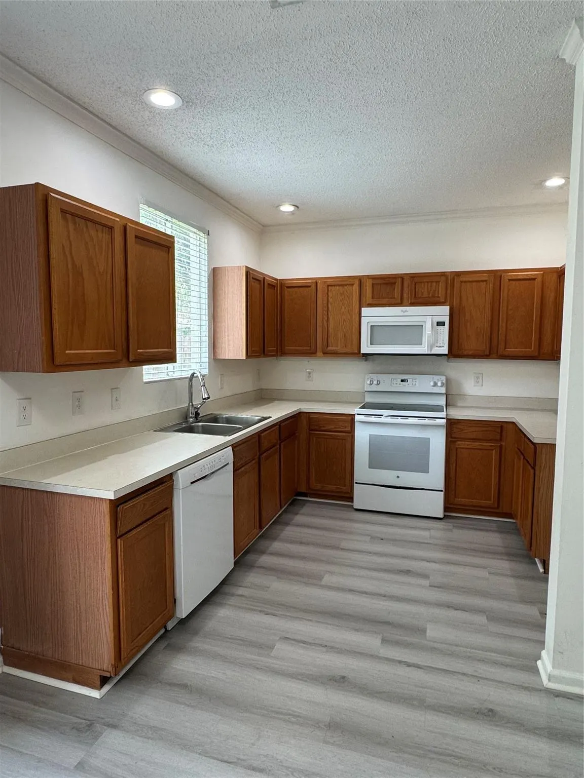 5906 NW 47th Ter