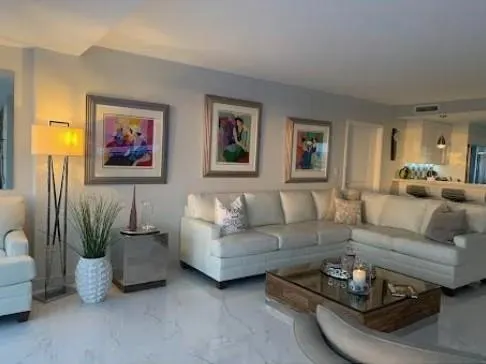 215 N Birch, #8C