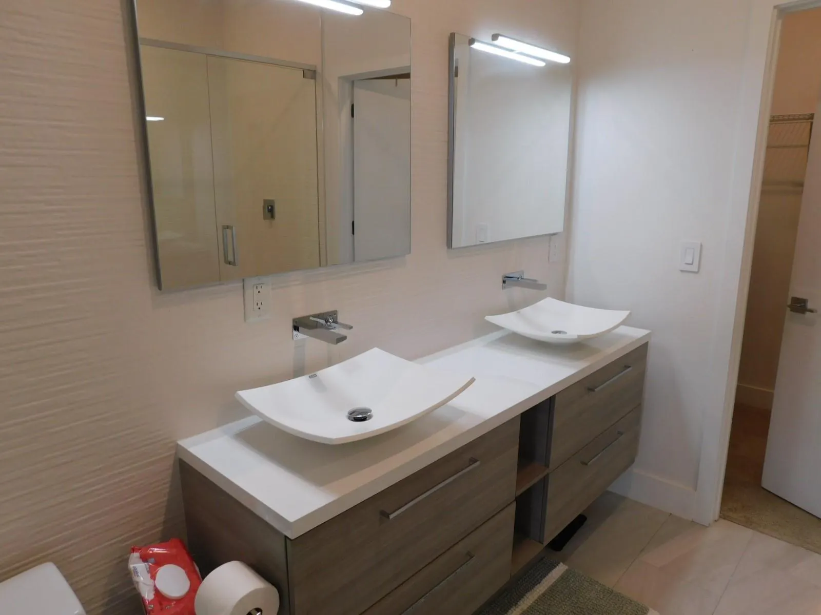 4381 NW 9th St, #4381