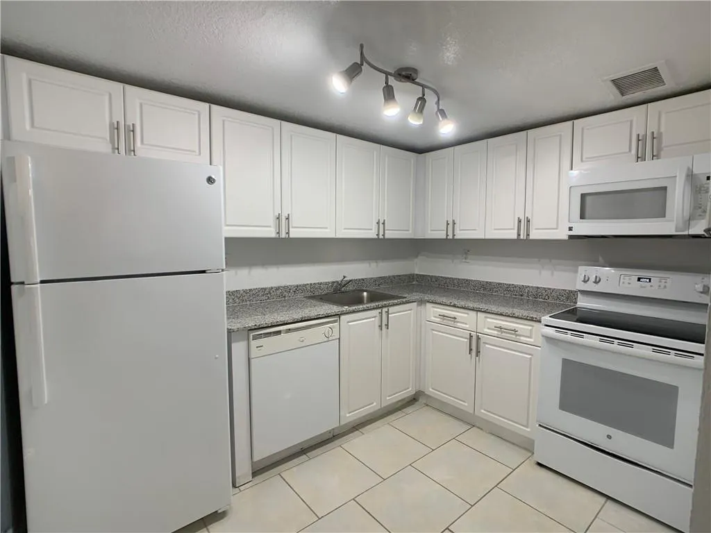 9357 SW 77 Ave, #25-250