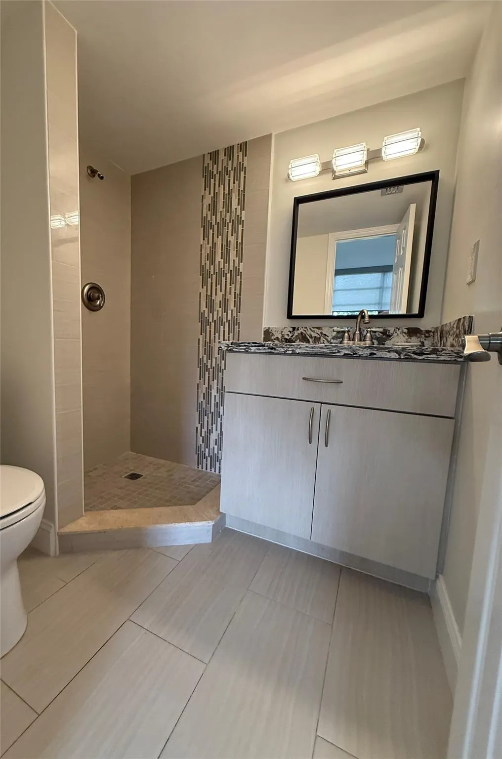 1001 Colony Point Cir, #107