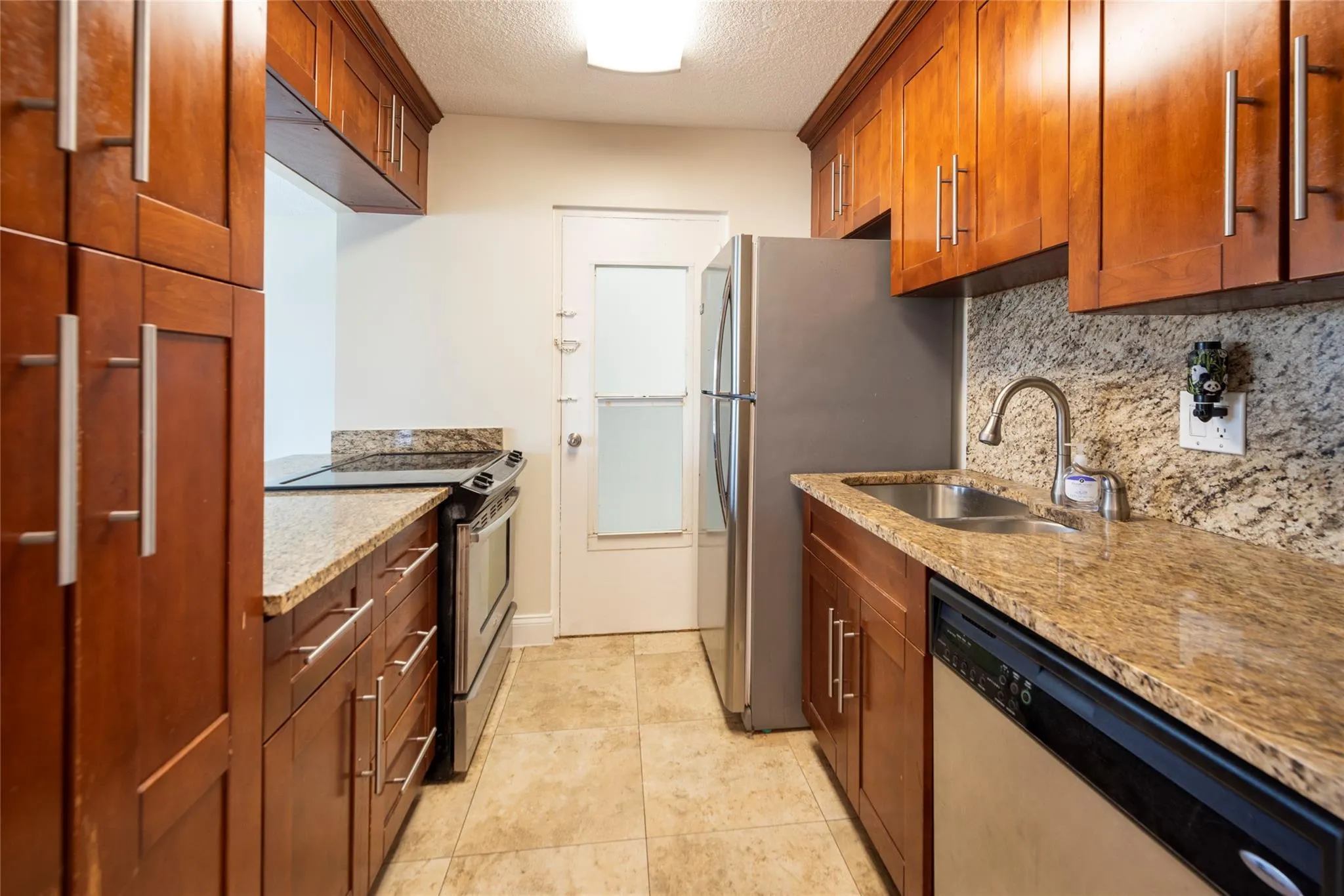 2555 NE 11th St, #302