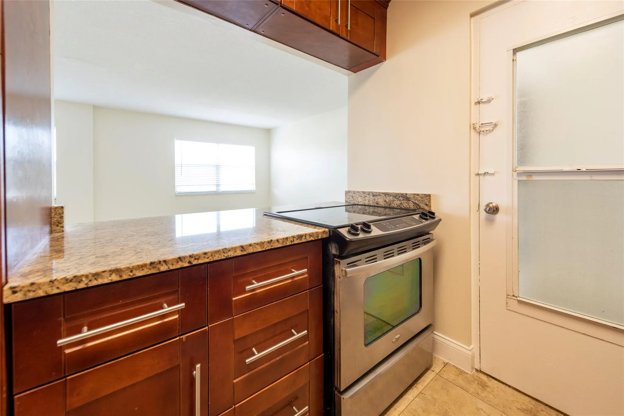 2555 NE 11th St, #302