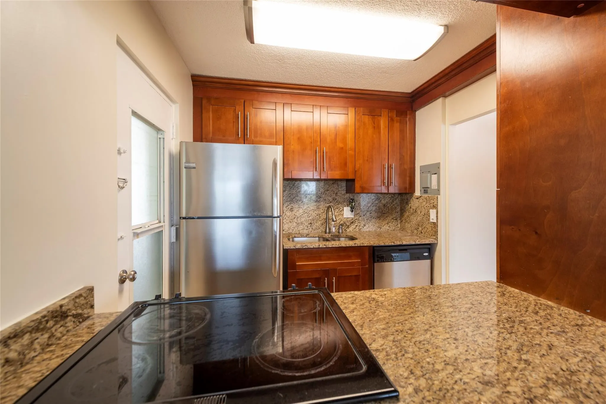 2555 NE 11th St, #302