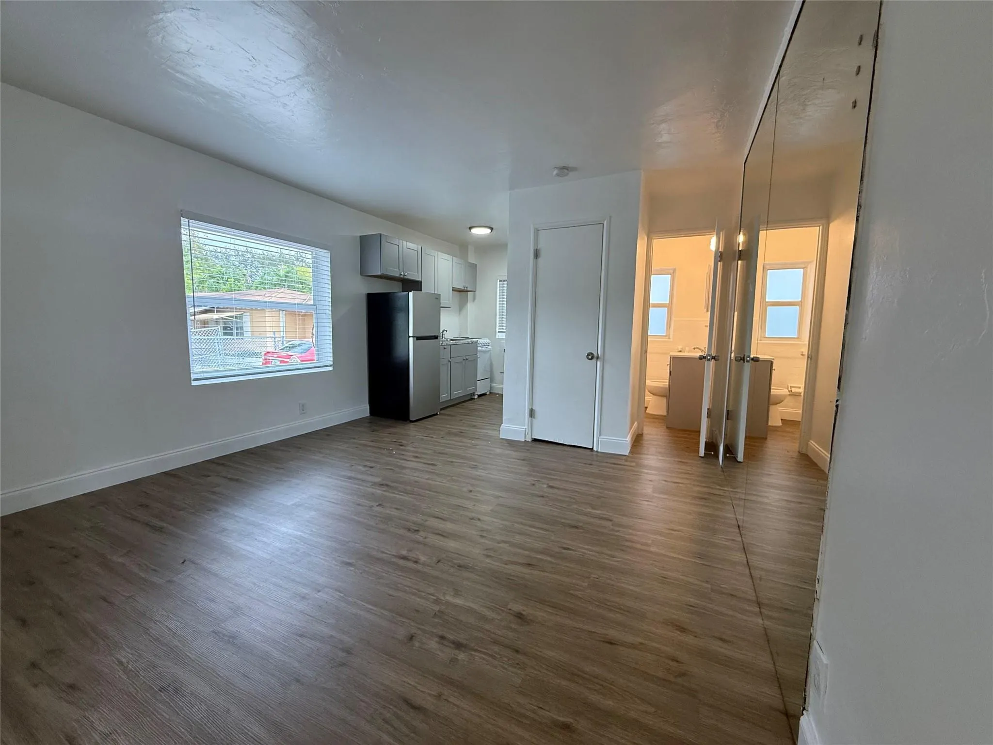 2037 Madison St, #11