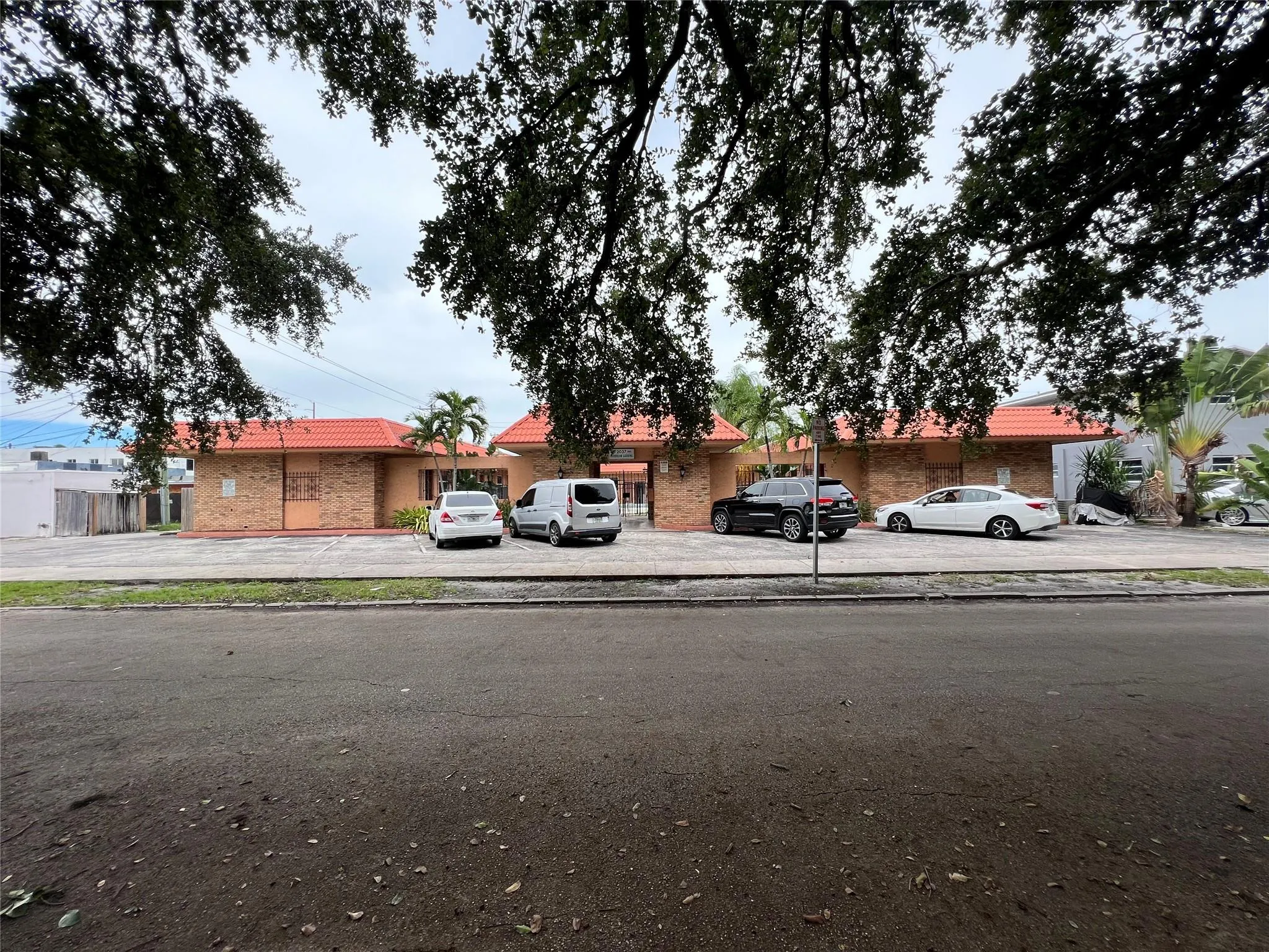 2037 Madison St, #11