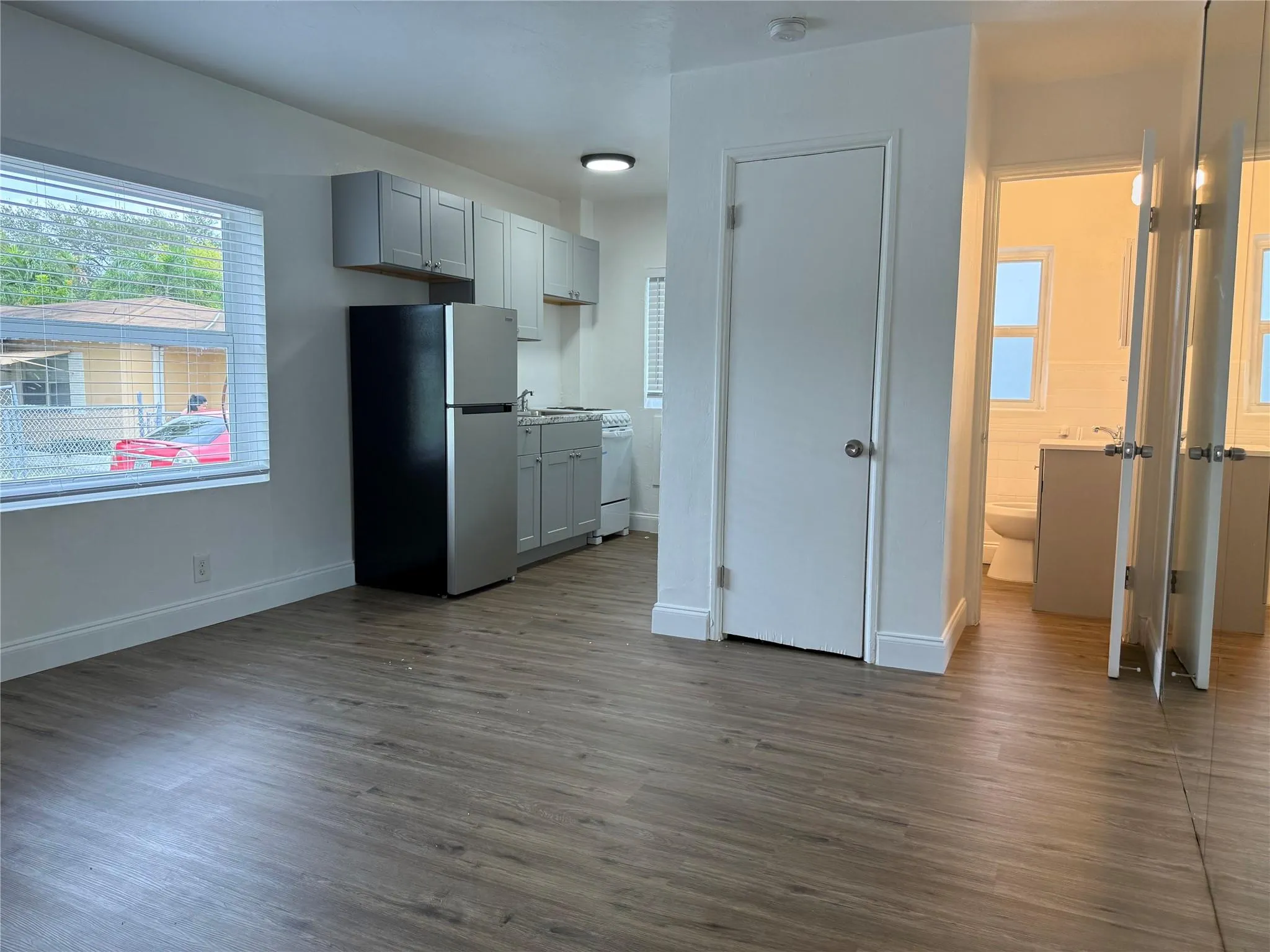 2037 Madison St, #11