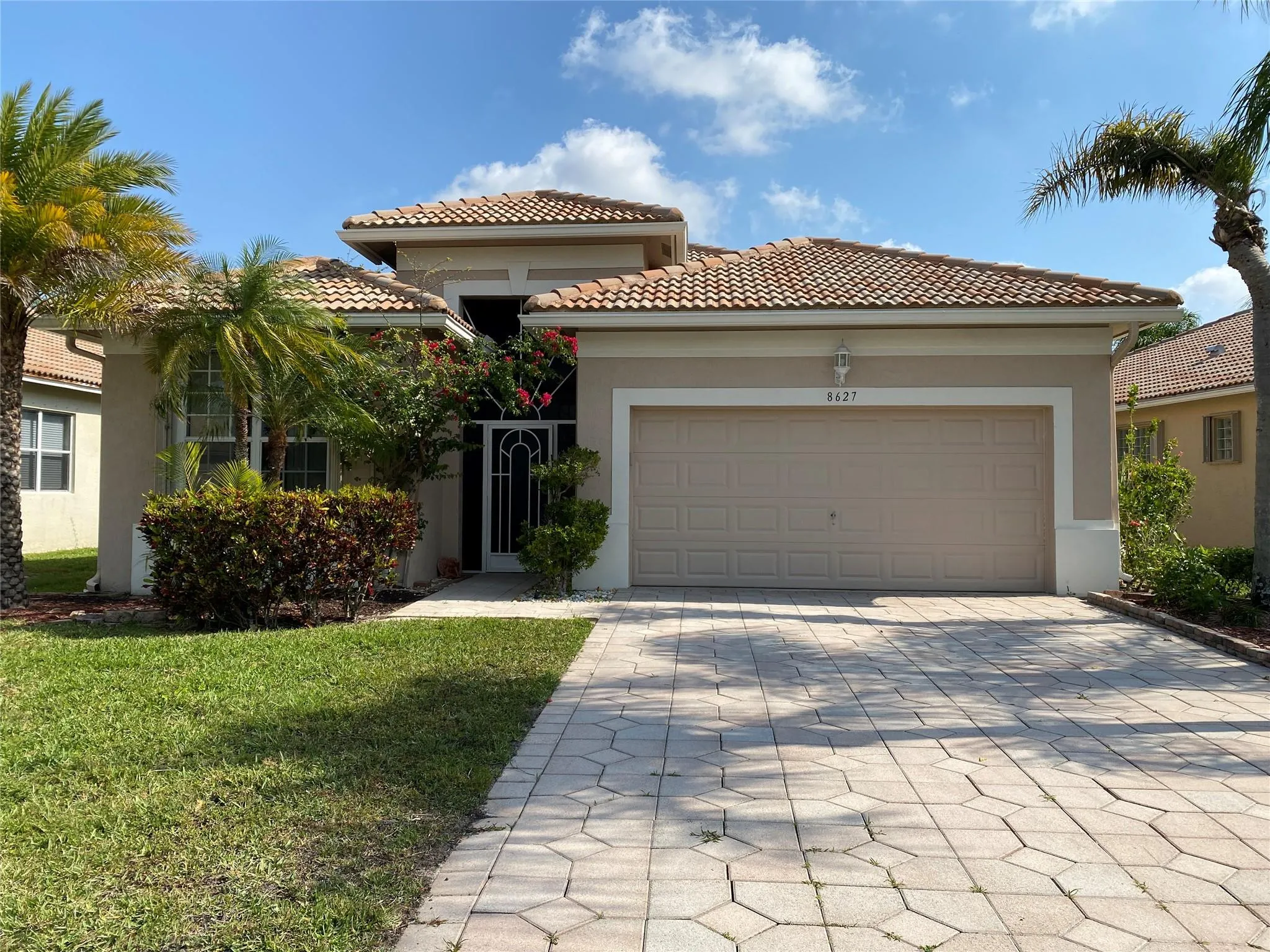 8627 San Andros