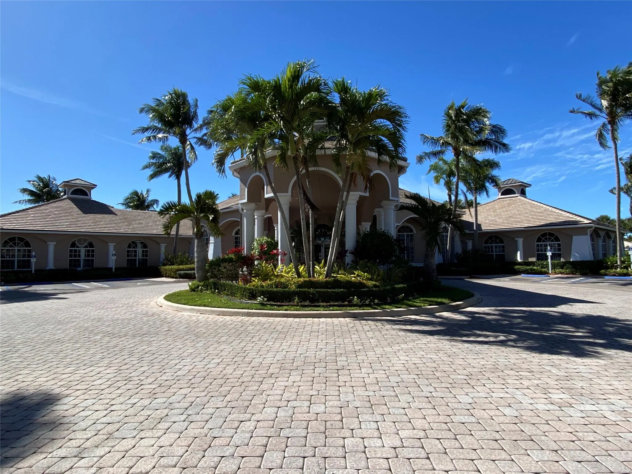 8627 San Andros