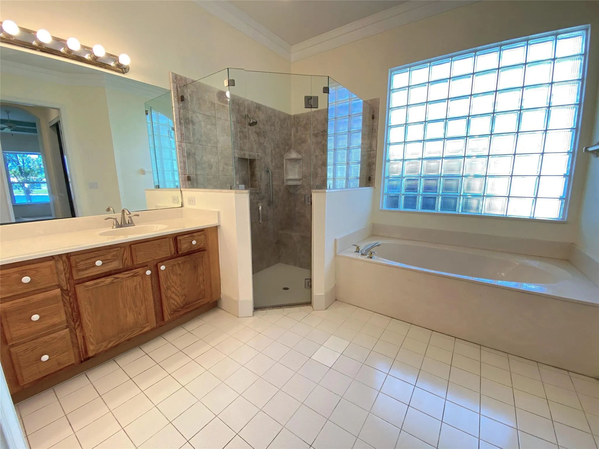 8627 San Andros
