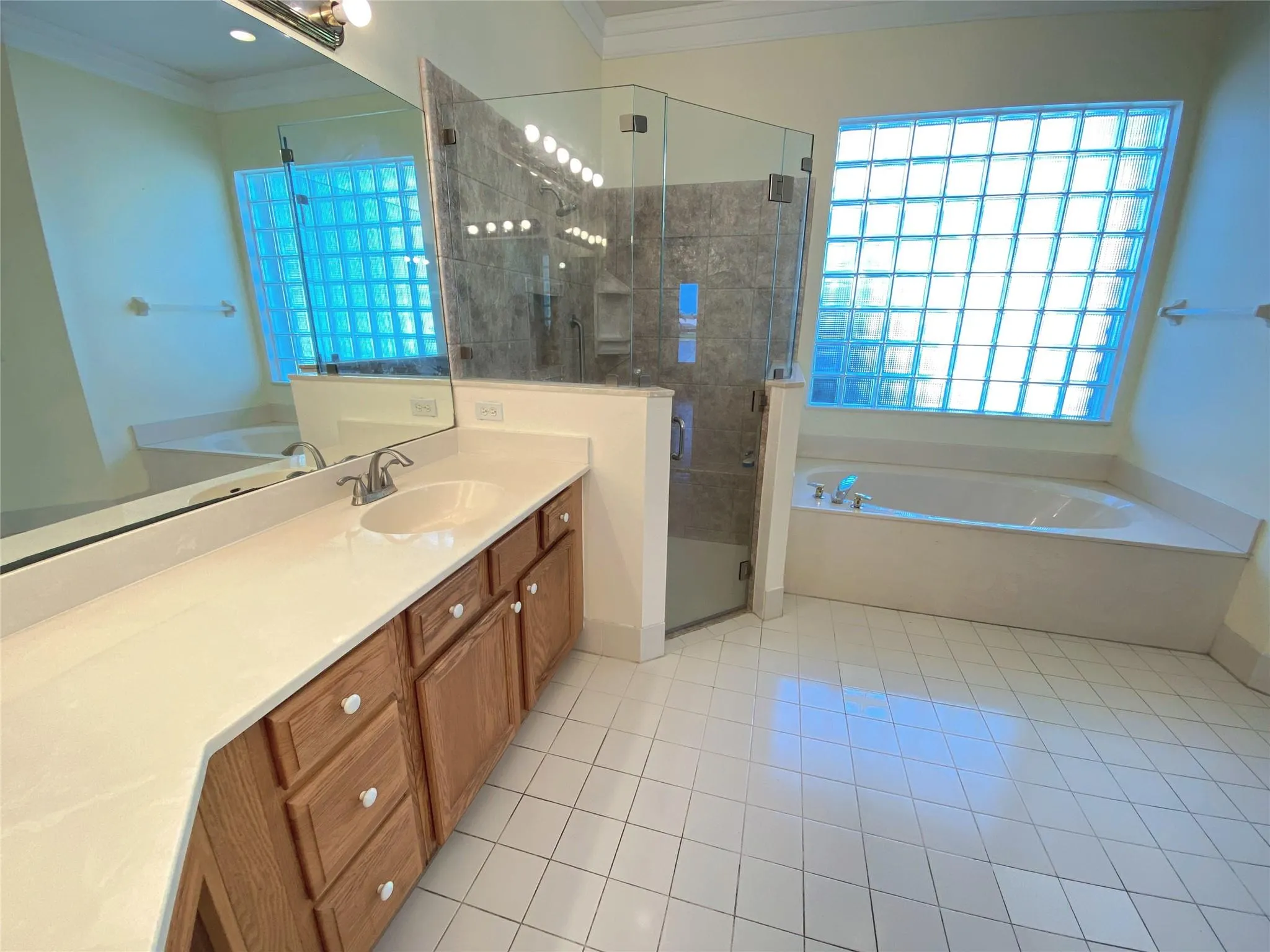 8627 San Andros