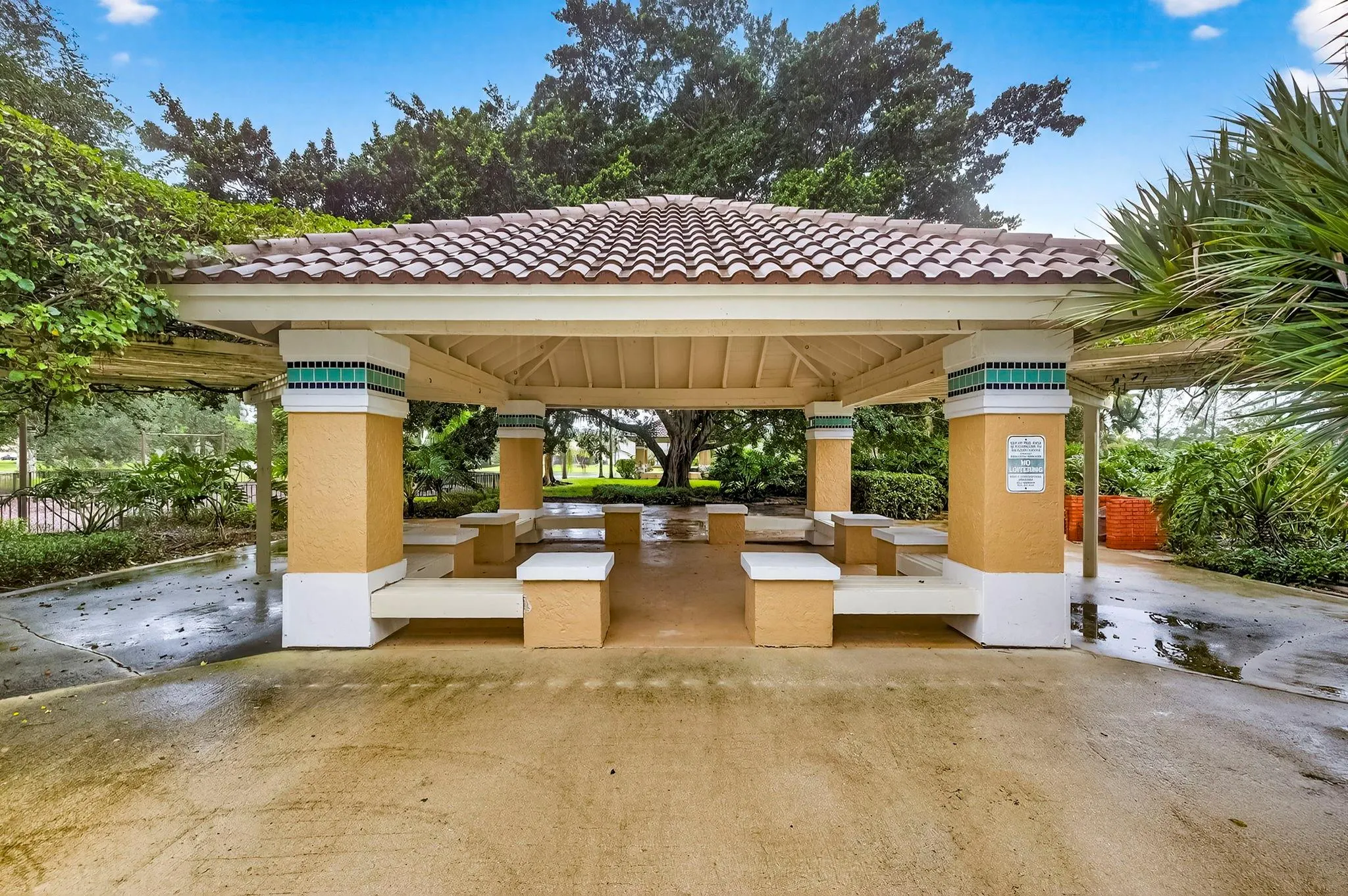 1210 Fairfax Ct