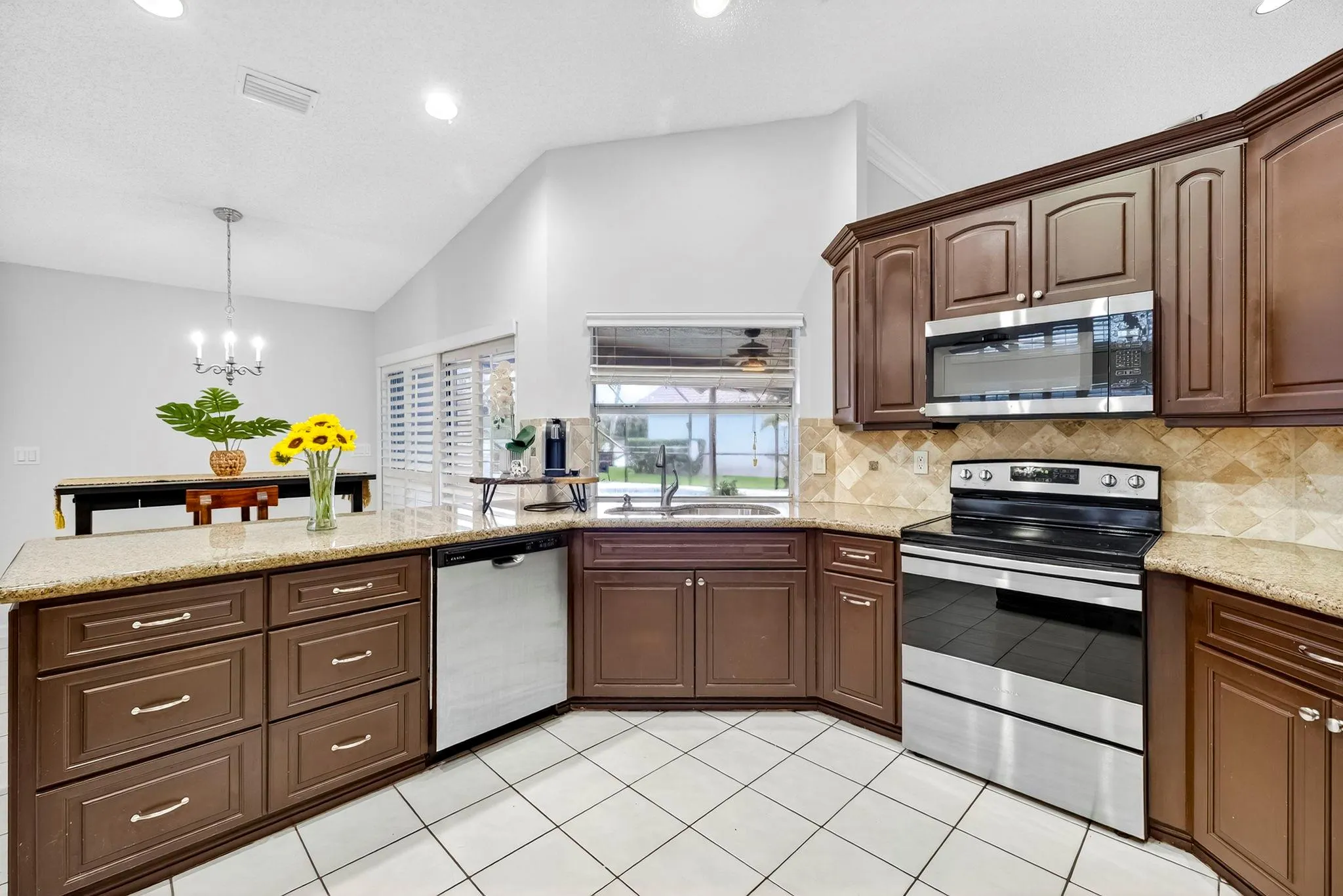 1210 Fairfax Ct
