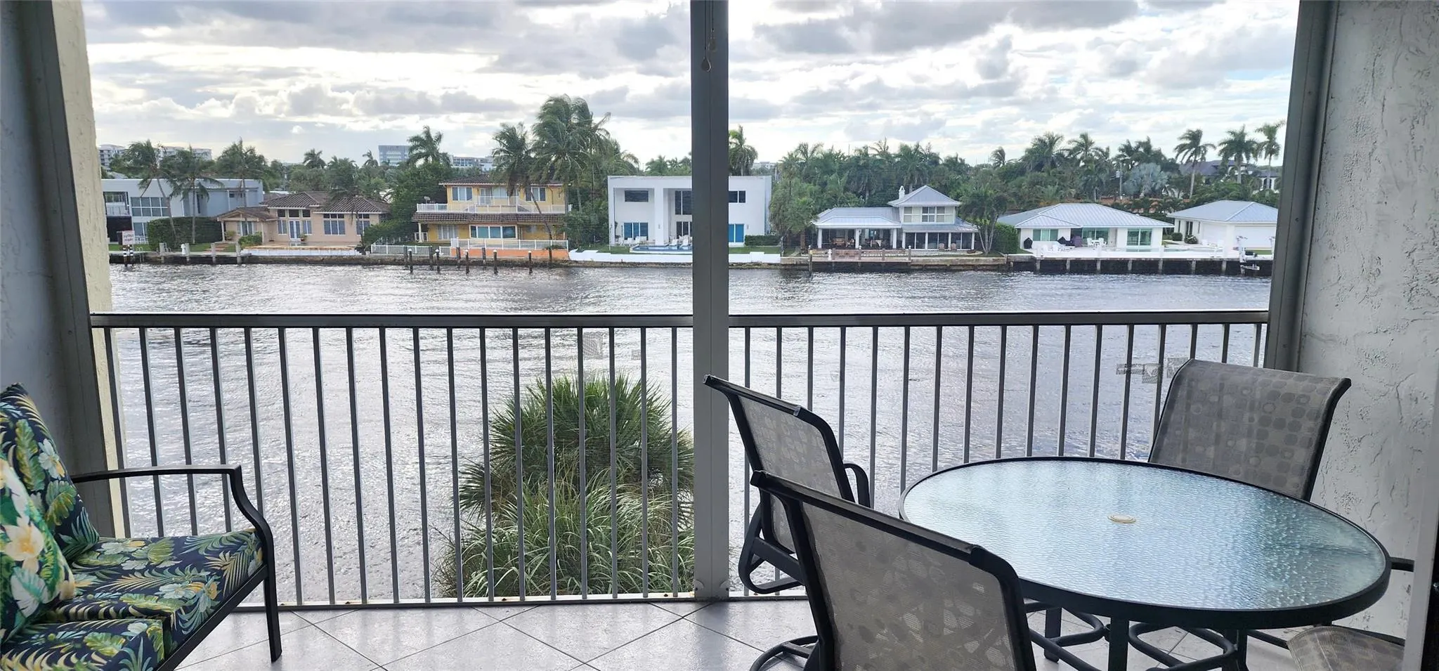 299 N Riverside Dr, #303