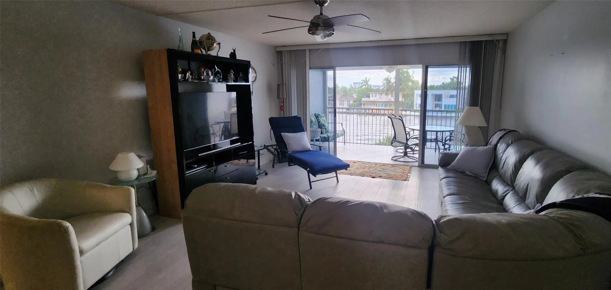 299 N Riverside Dr, #303