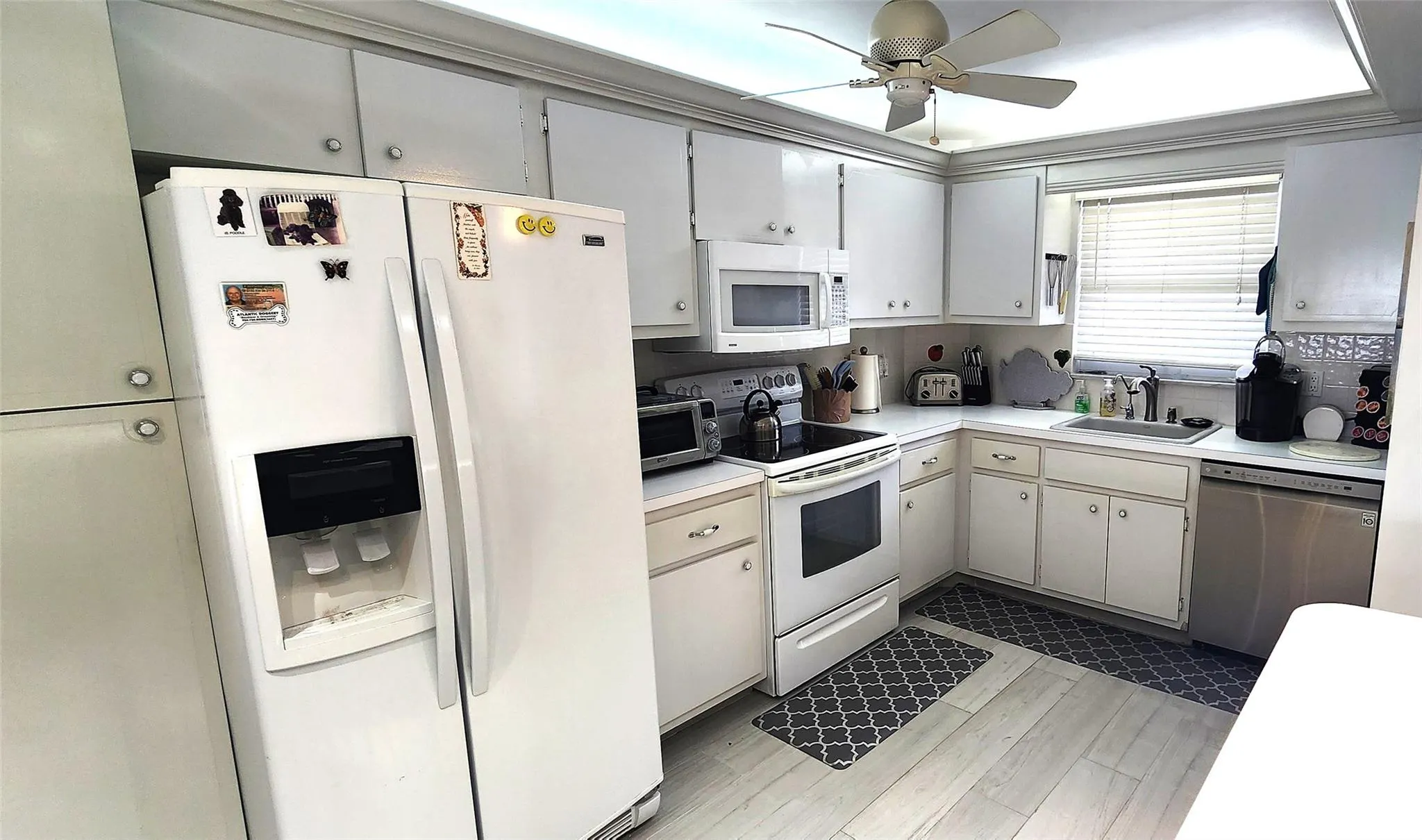 299 N Riverside Dr, #303