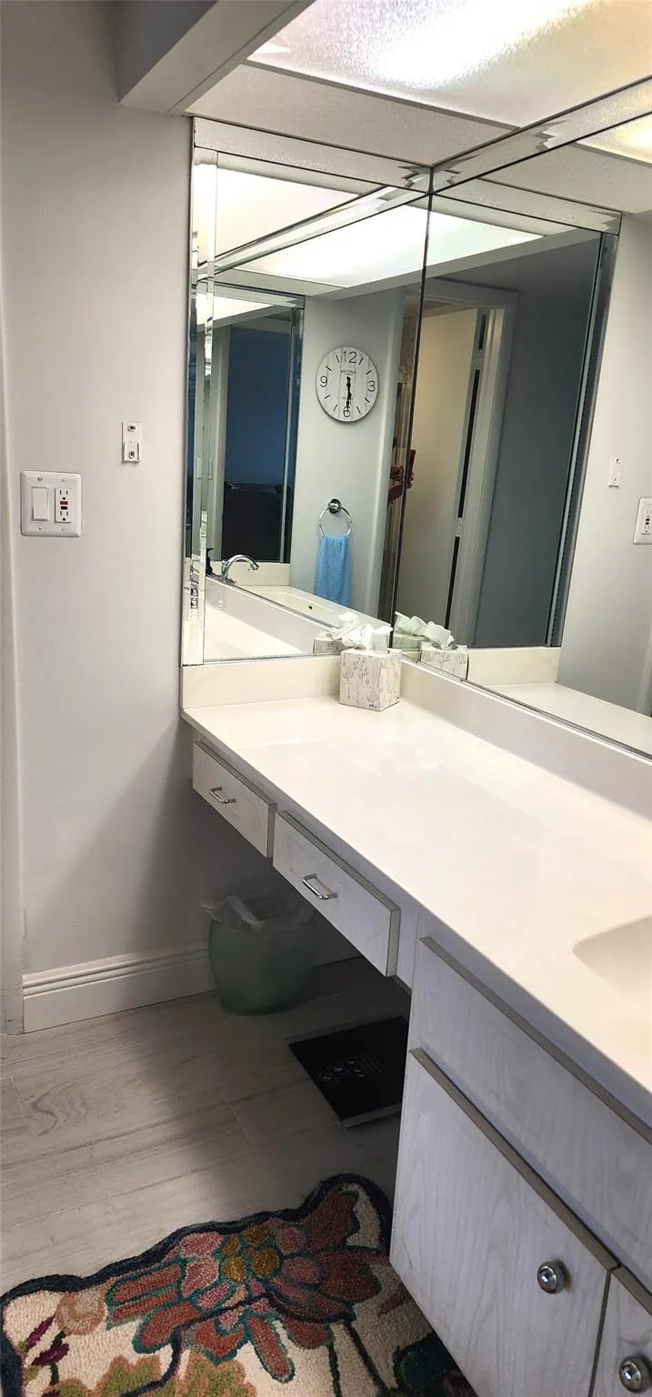 299 N Riverside Dr, #303