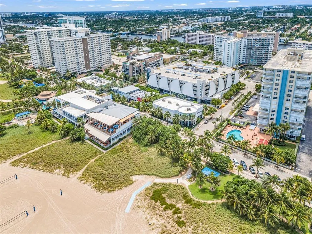 299 N Riverside Dr, #303