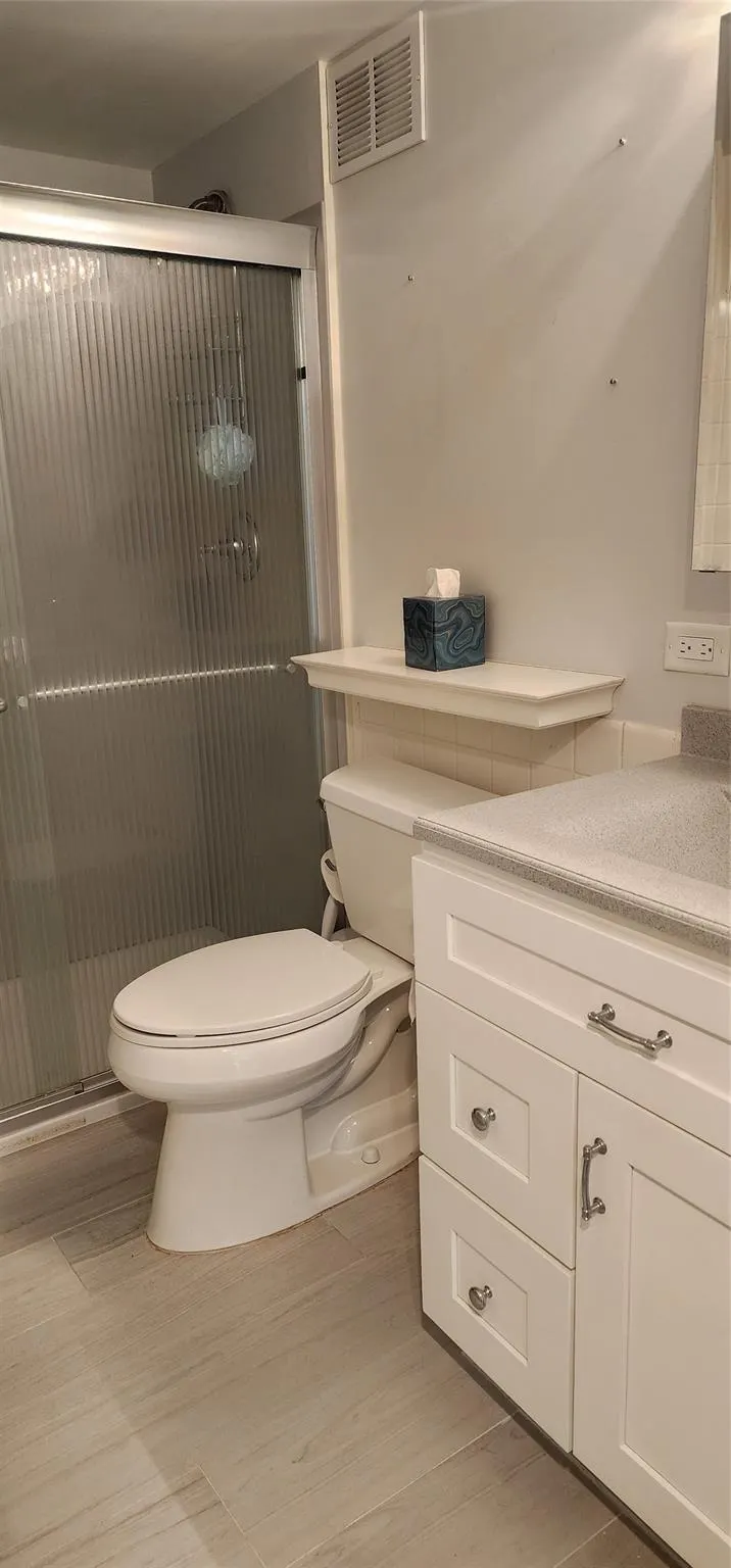 299 N Riverside Dr, #303