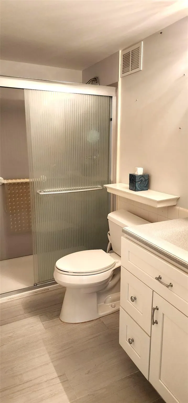 299 N Riverside Dr, #303