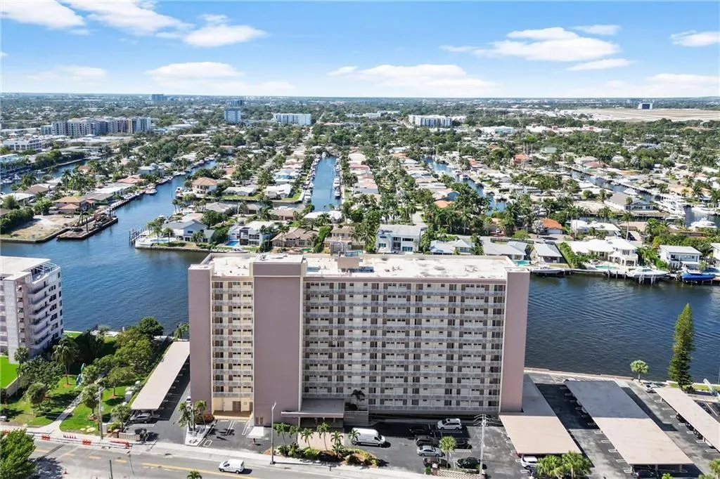 299 N Riverside Dr, #303