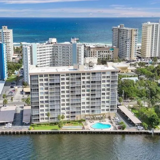 299 N Riverside Dr, #303