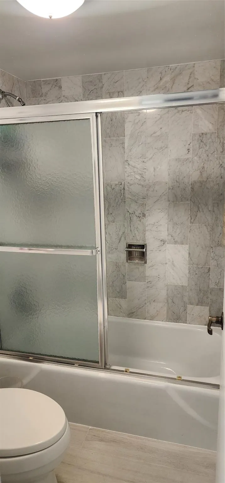 299 N Riverside Dr, #303