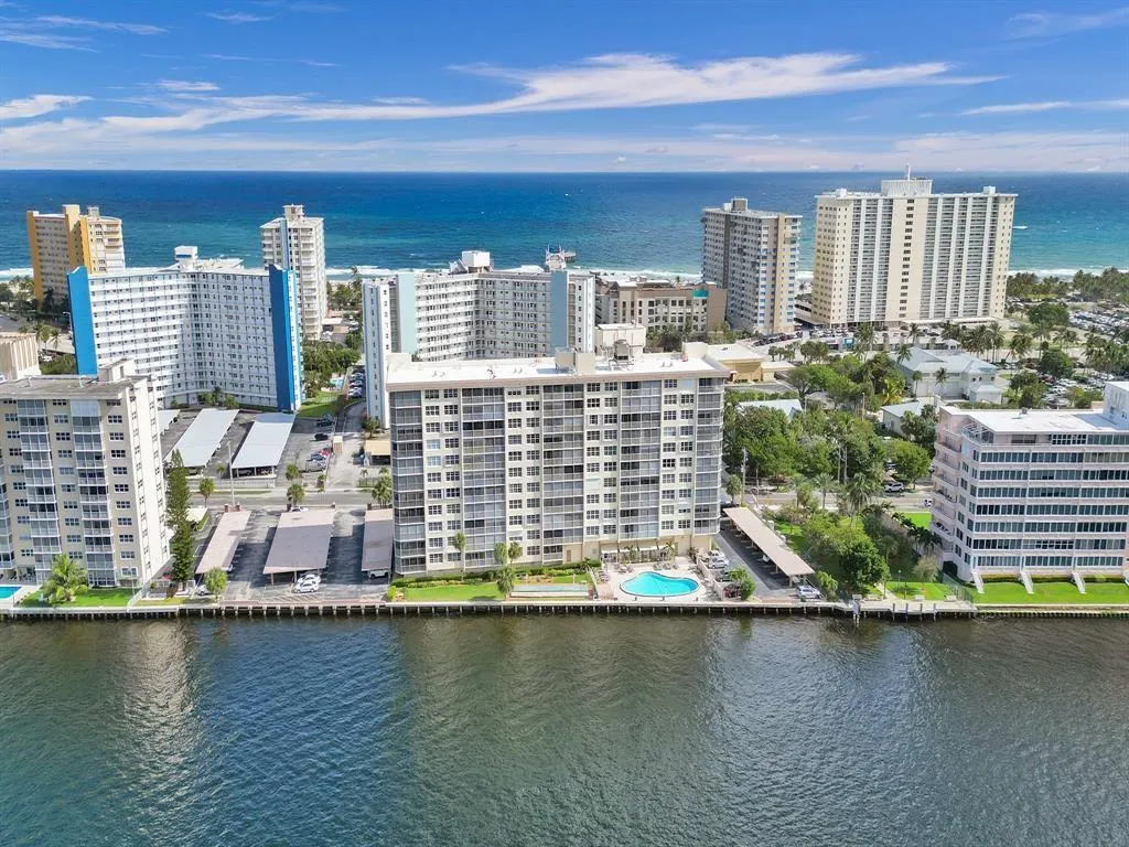 299 N Riverside Dr, #303