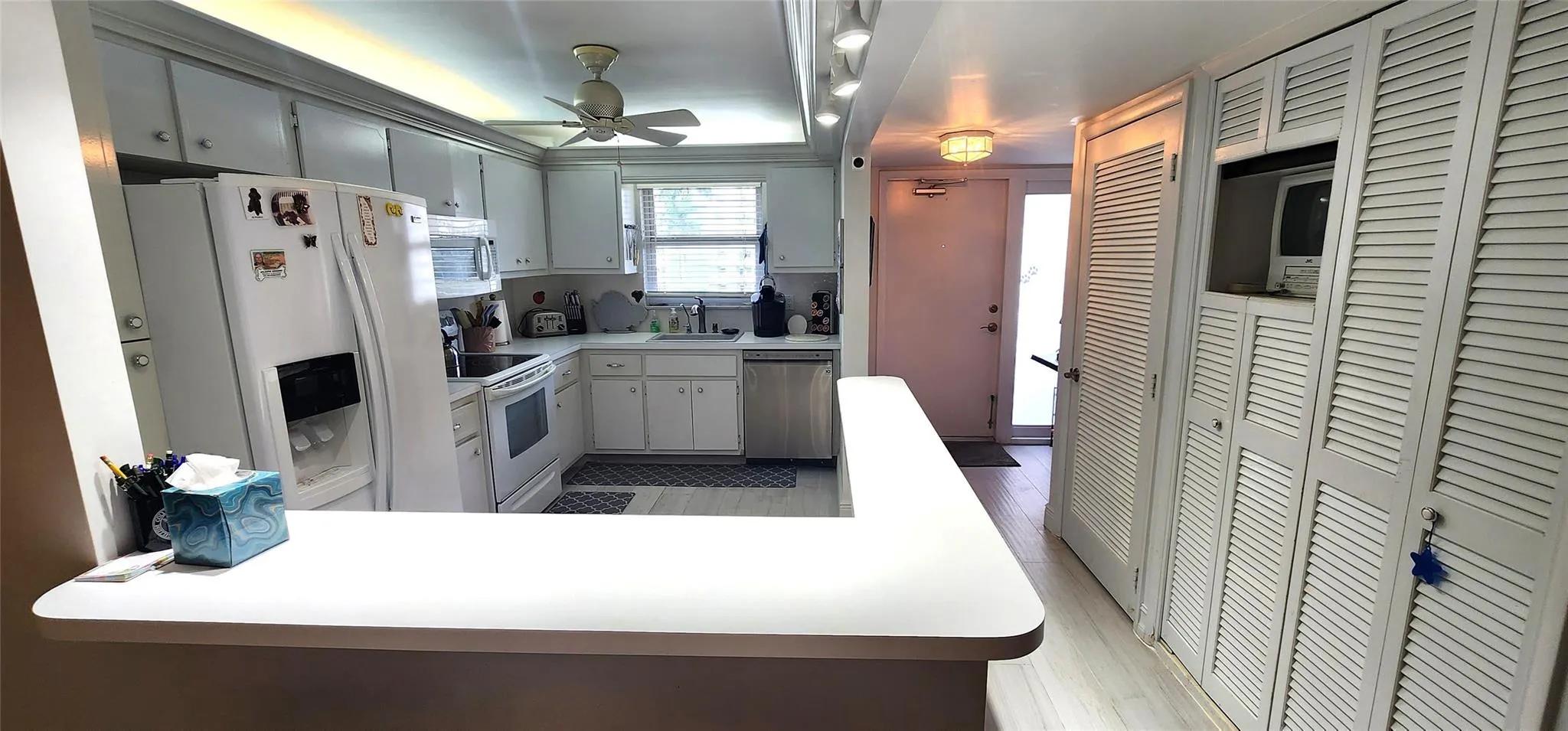 299 N Riverside Dr, #303