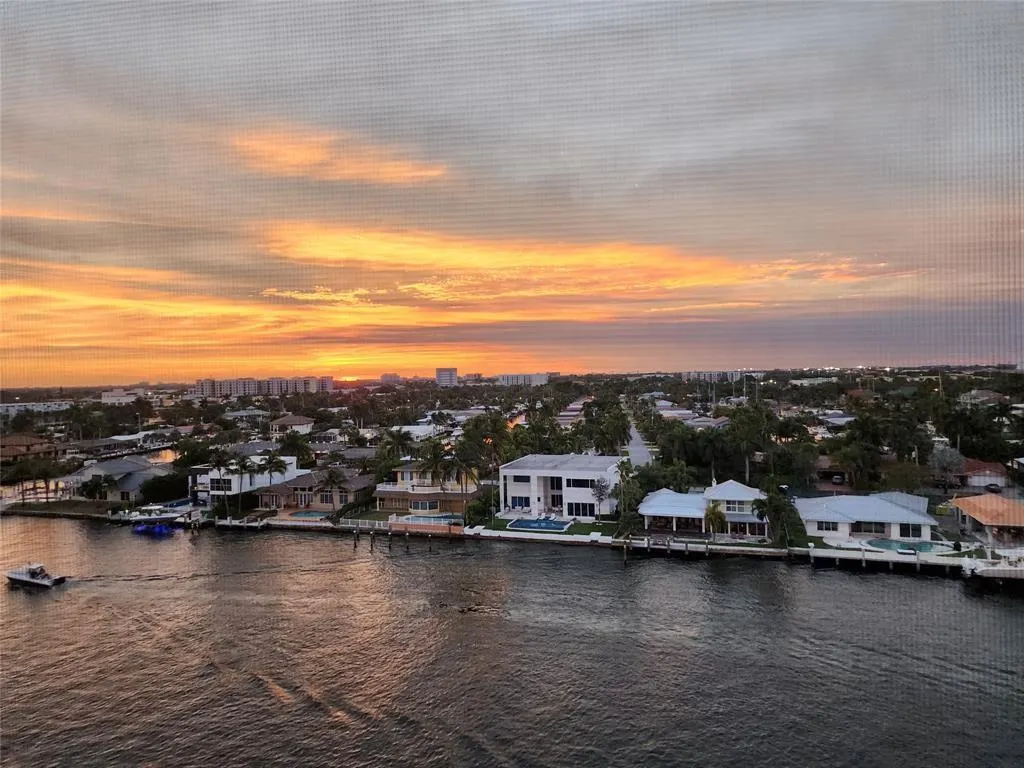 299 N Riverside Dr, #303