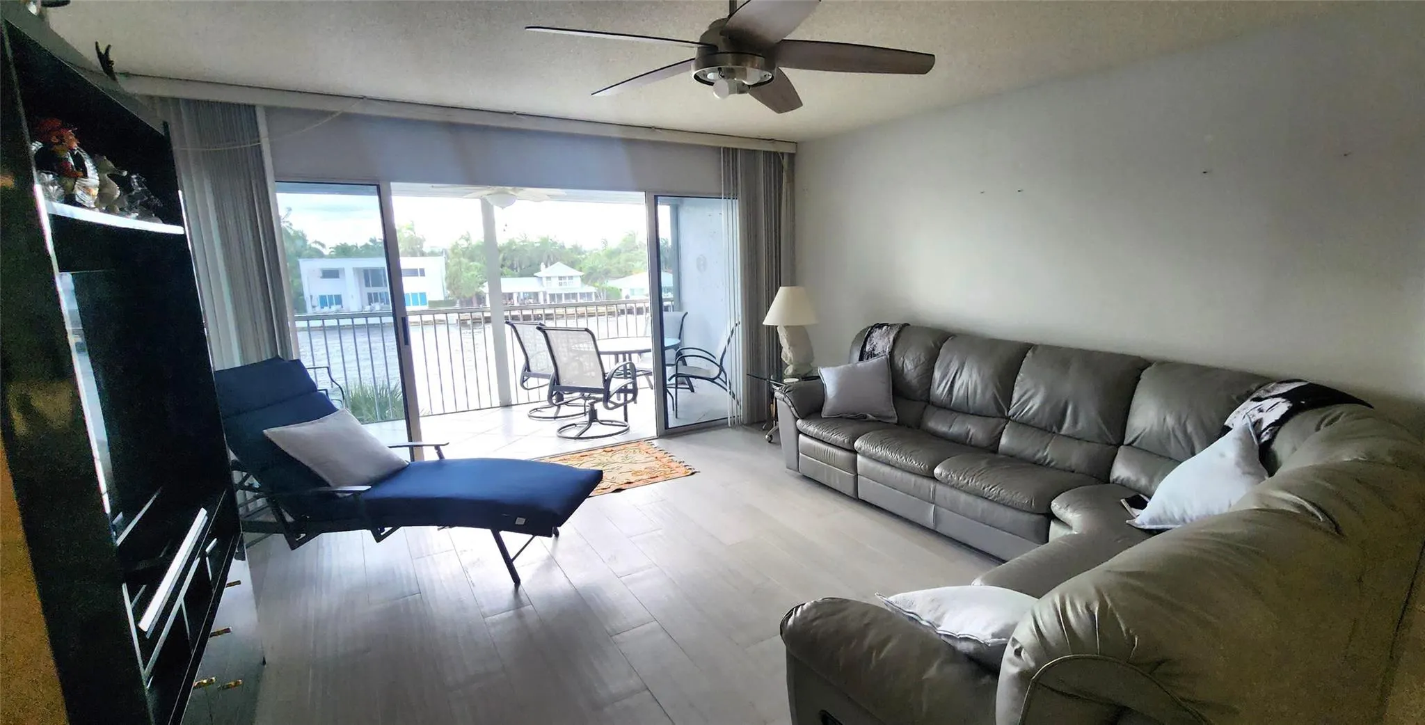 299 N Riverside Dr, #303