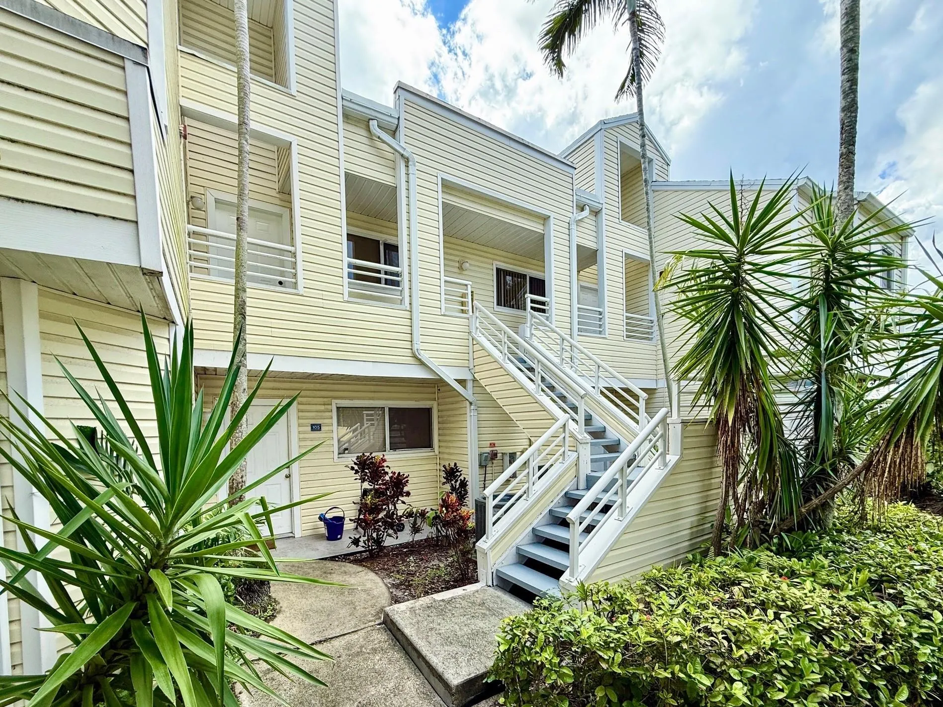 3457 NW 44th St, #205