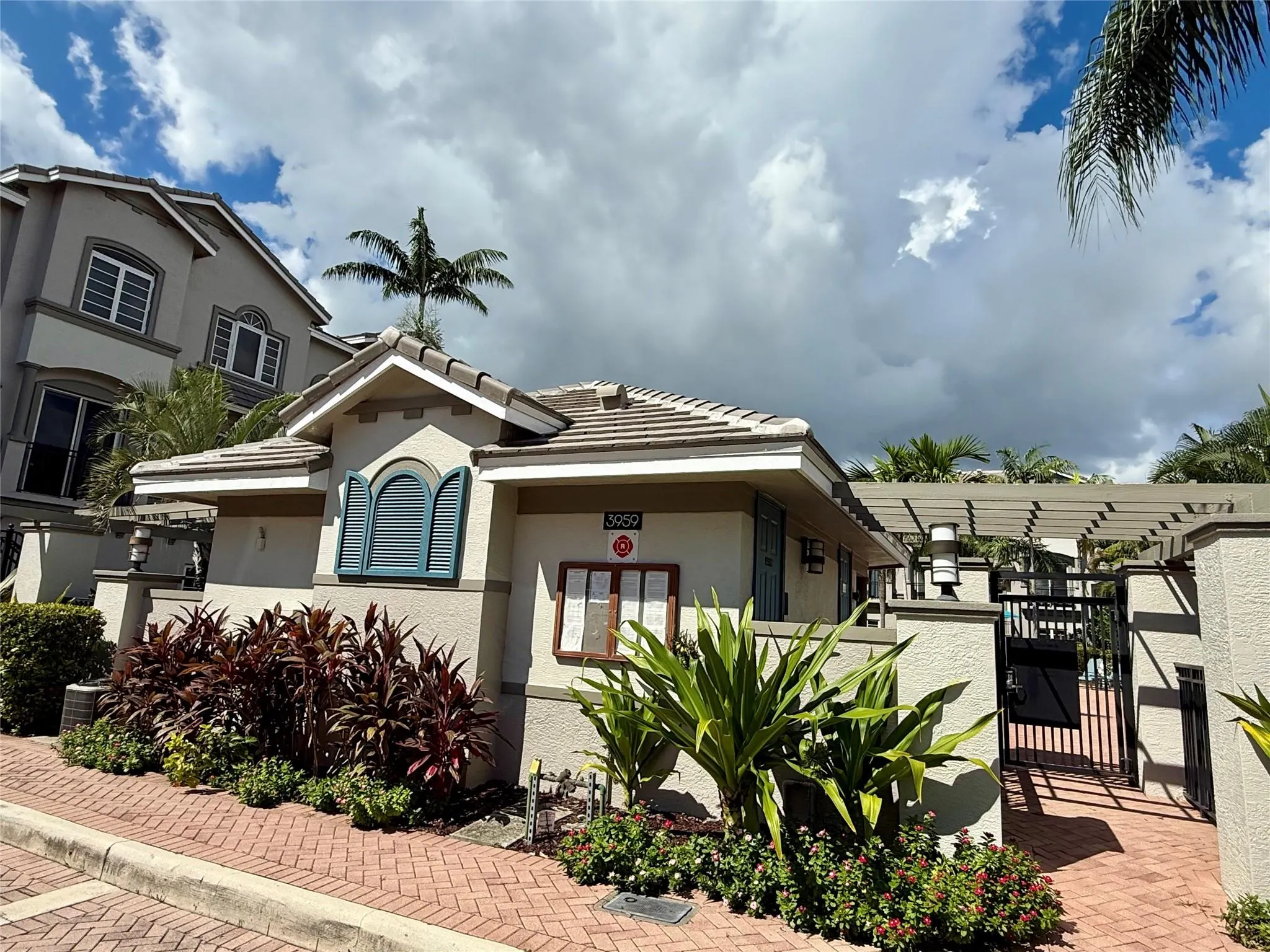 1951 Coral Heights Blvd, #402