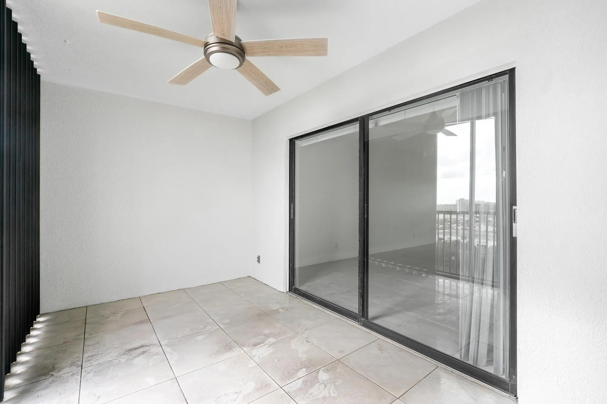 2200 S Cypress Bend Dr, #805