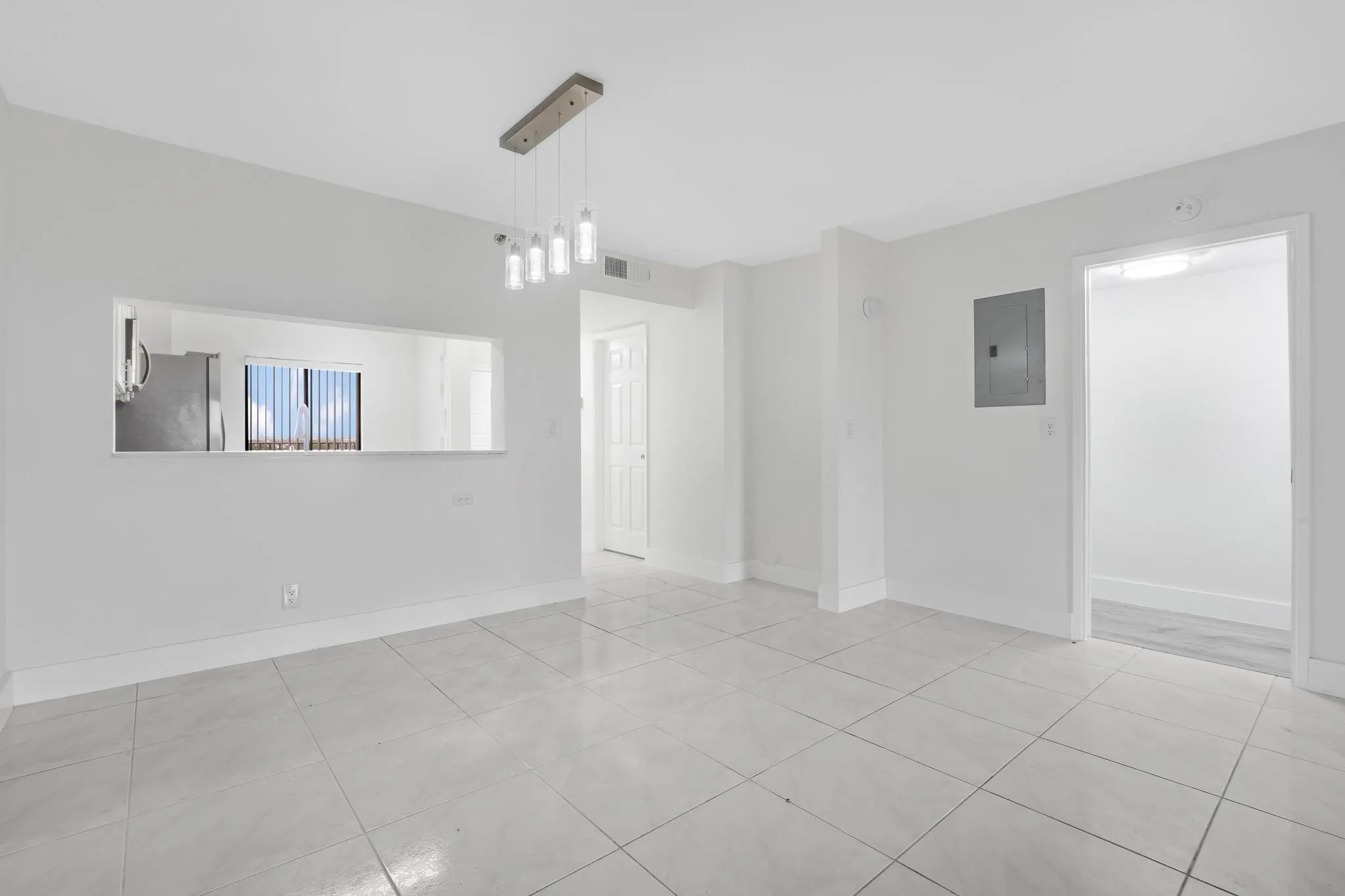2200 S Cypress Bend Dr, #805
