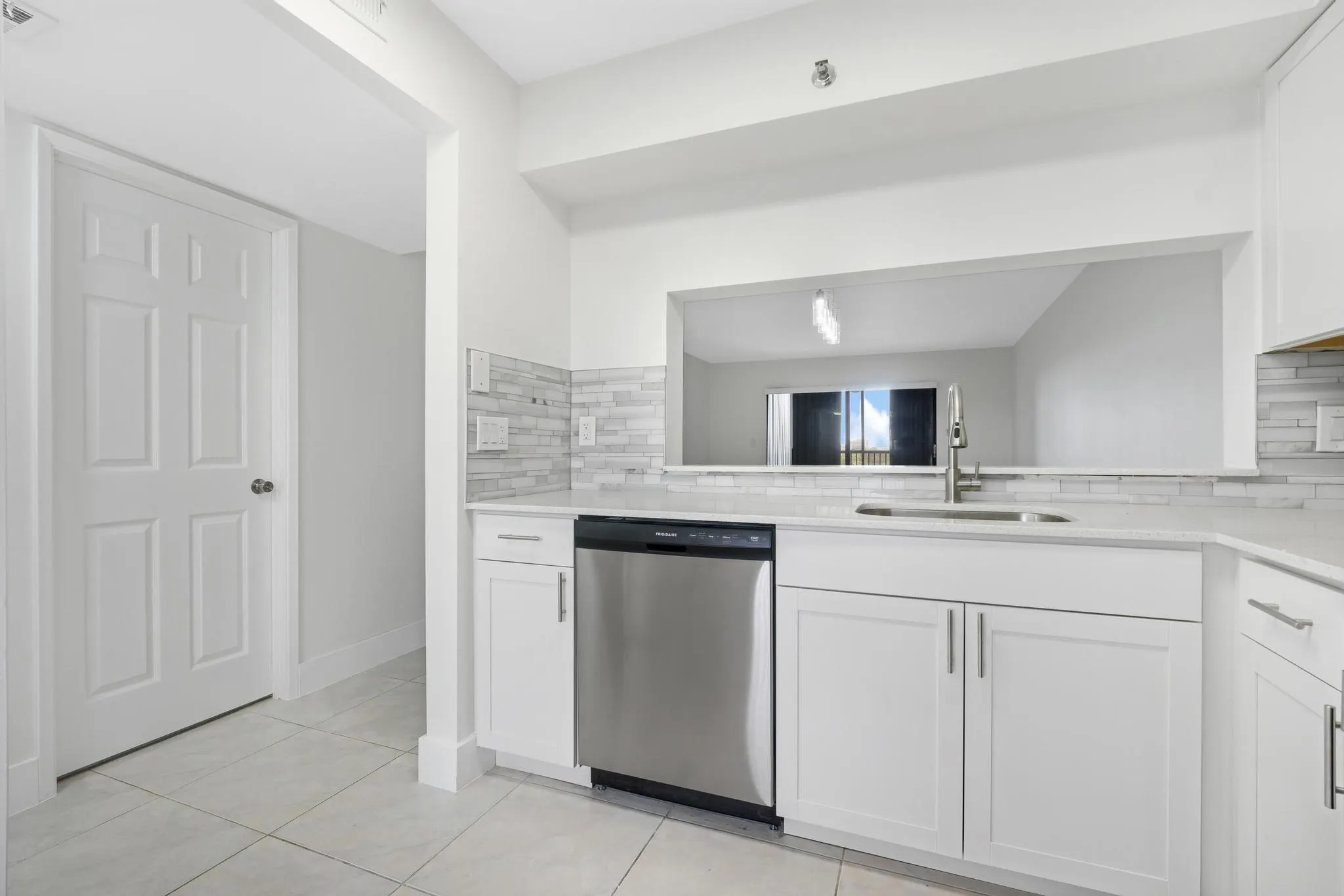2200 S Cypress Bend Dr, #805