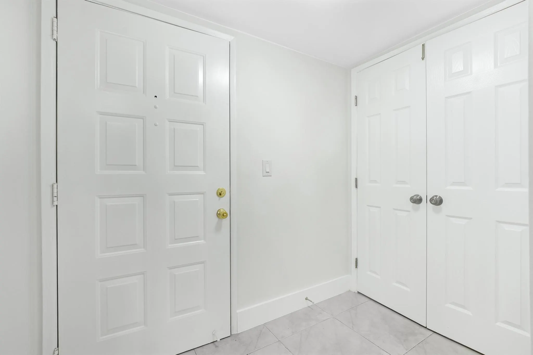 2200 S Cypress Bend Dr, #805