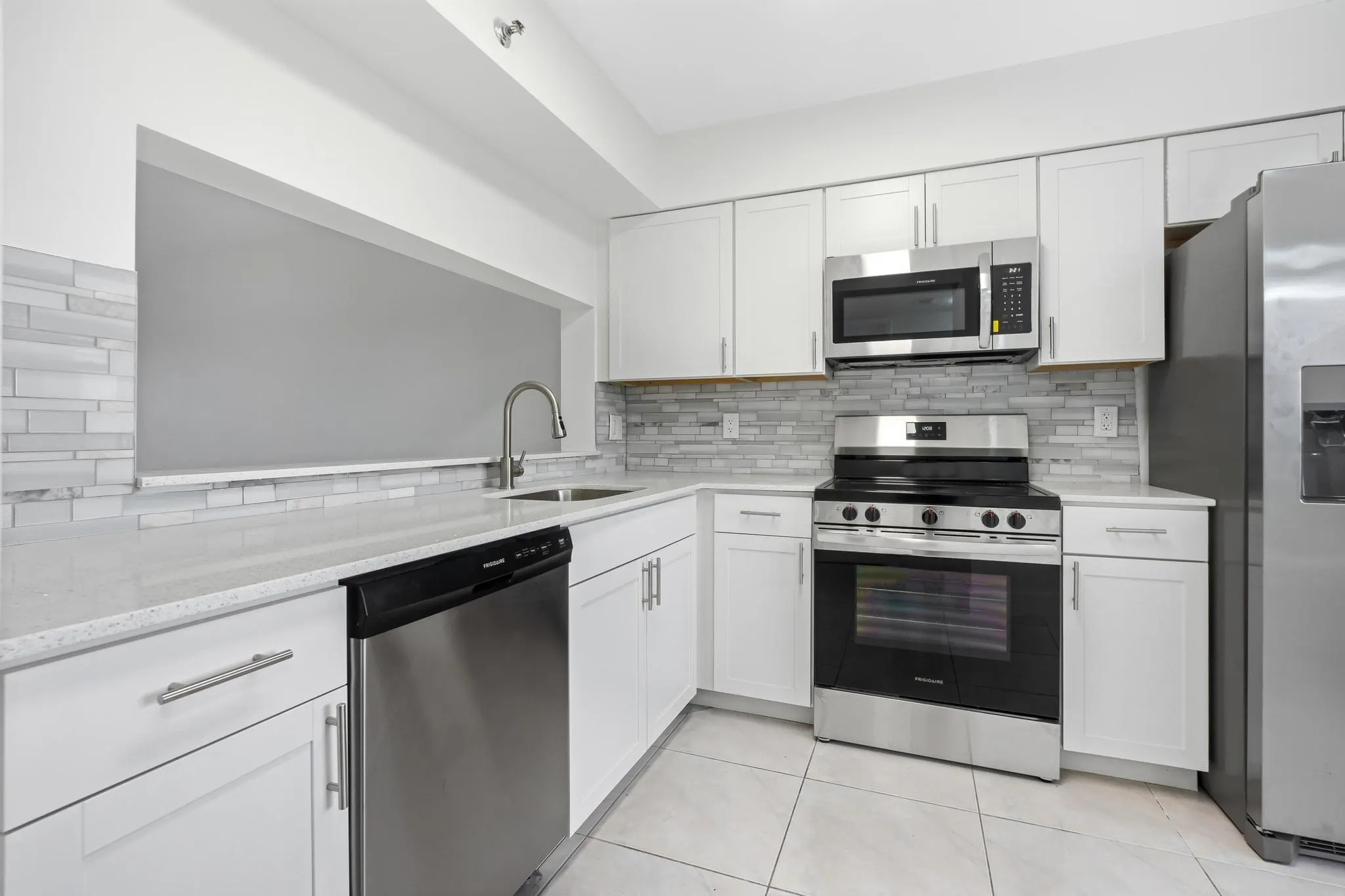 2200 S Cypress Bend Dr, #805