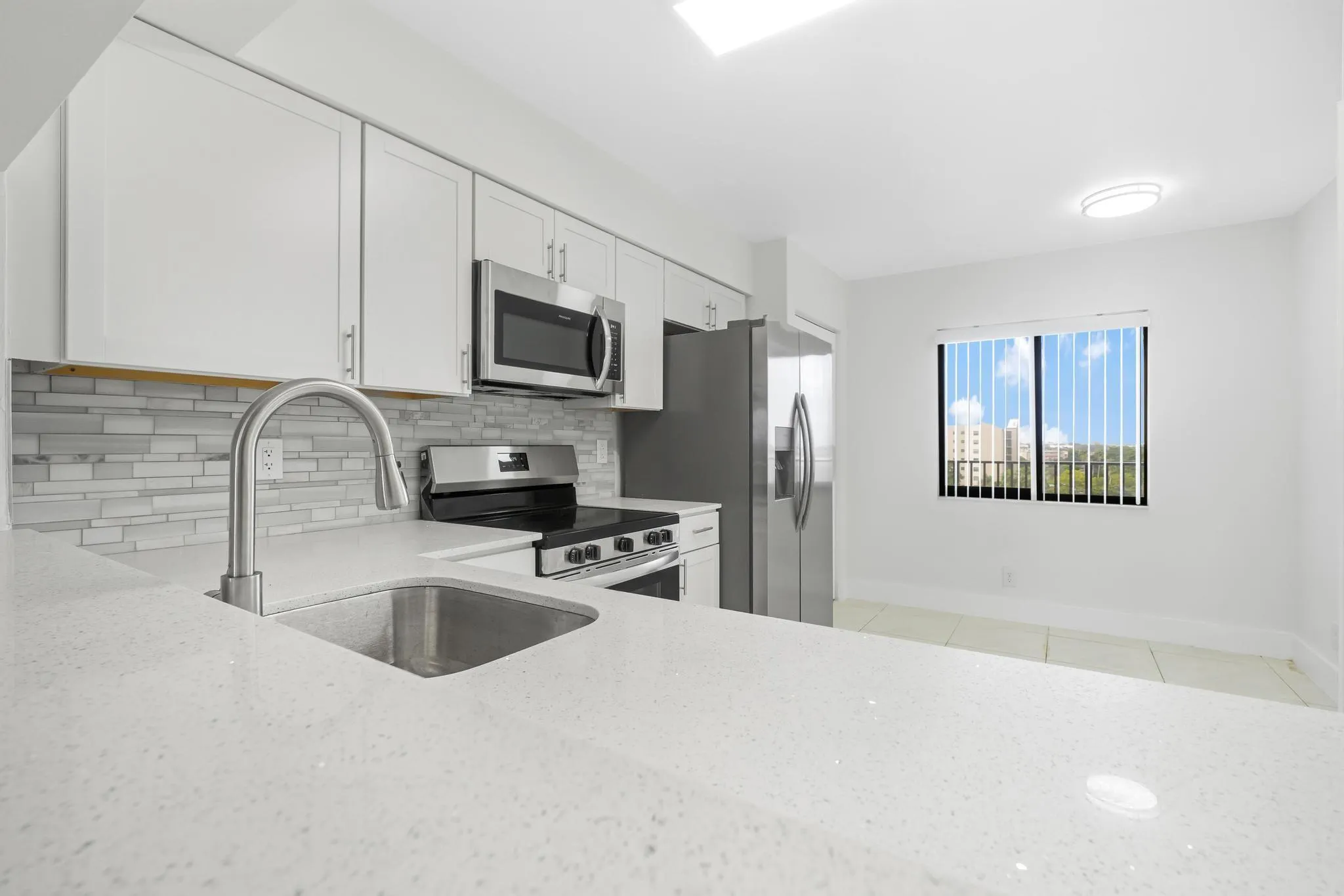 2200 S Cypress Bend Dr, #805